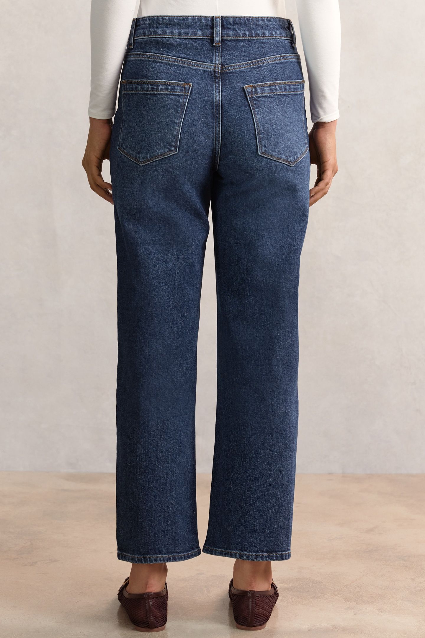STRAIGHT PATCH POCKET JEAN MID BLUE 2