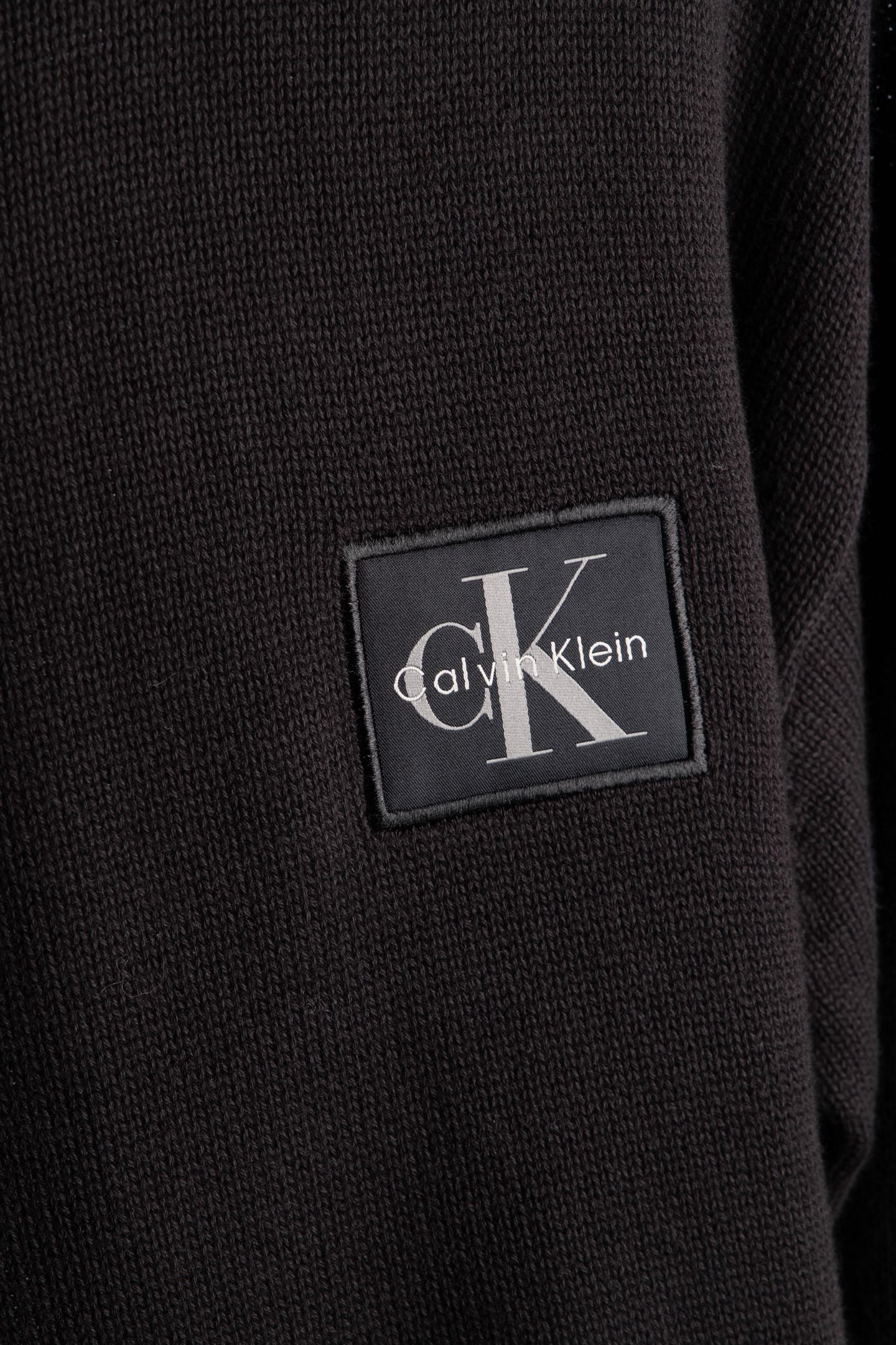 CK EMBRO BADGE SWEATER BLACK 4