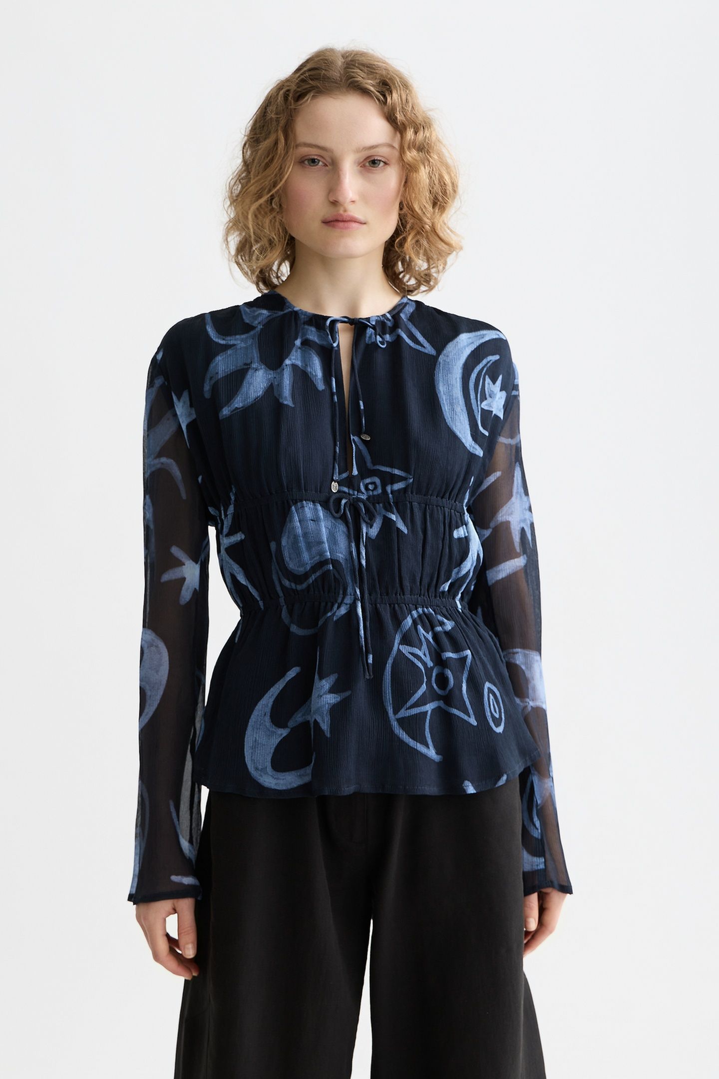 PRINTED TIED FRONT WOVEN TOP COSMIC SKY SPACED CARBON 1