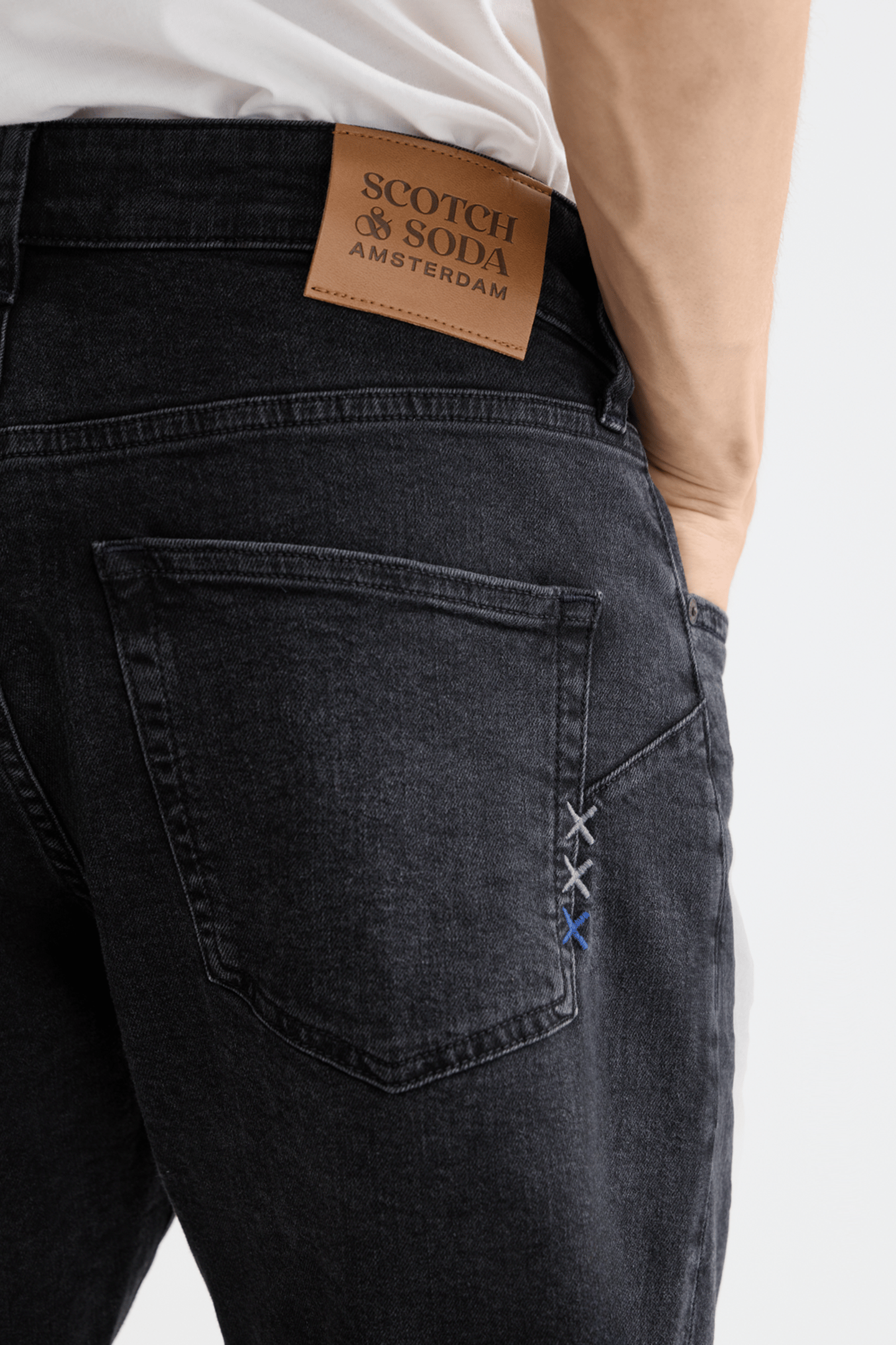THE ZEE STRAIGHT-FIT JEANS DARK GREY 6