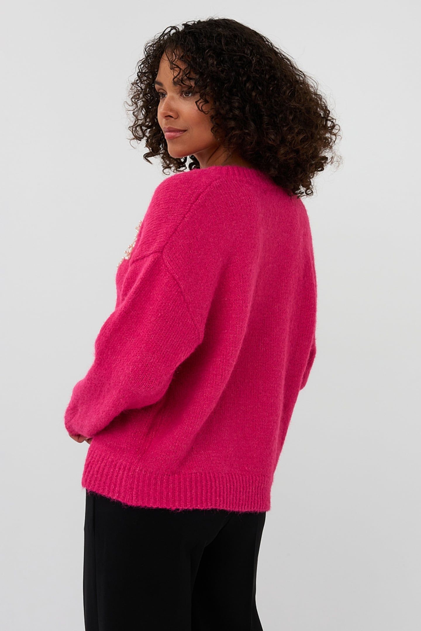 SWEATER V-NECK BROOCH FRAMBOISE 5