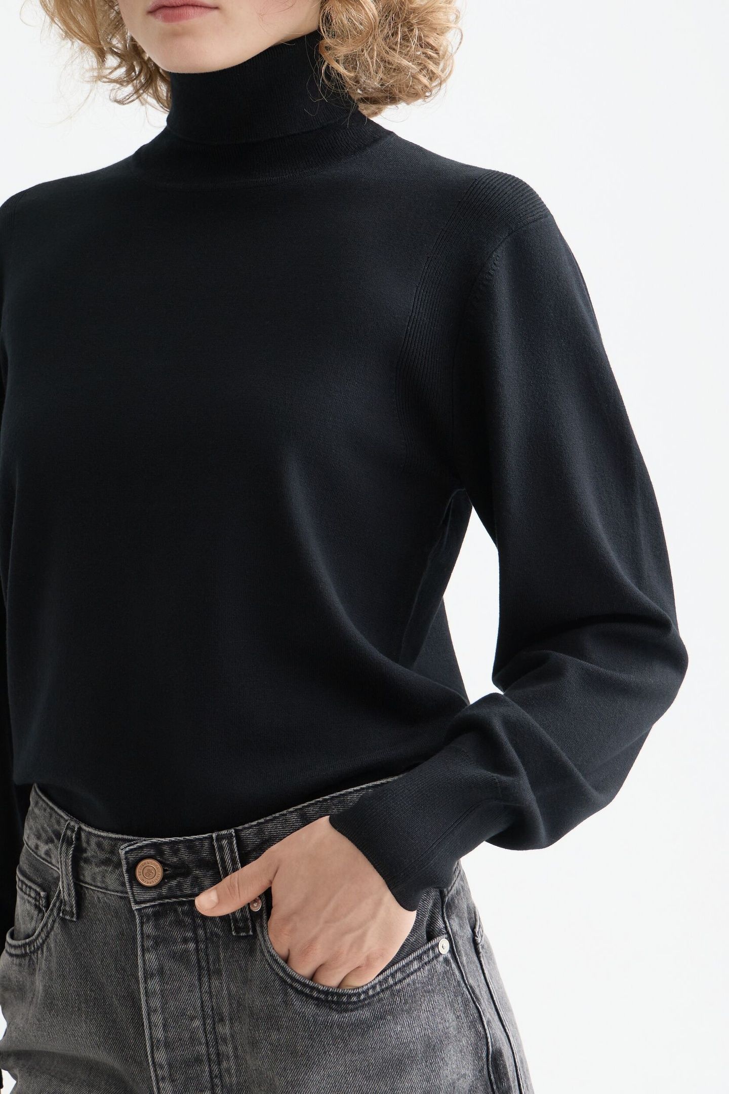 CORE ROLL NECK RELAXED PULLOVER BLACK 6