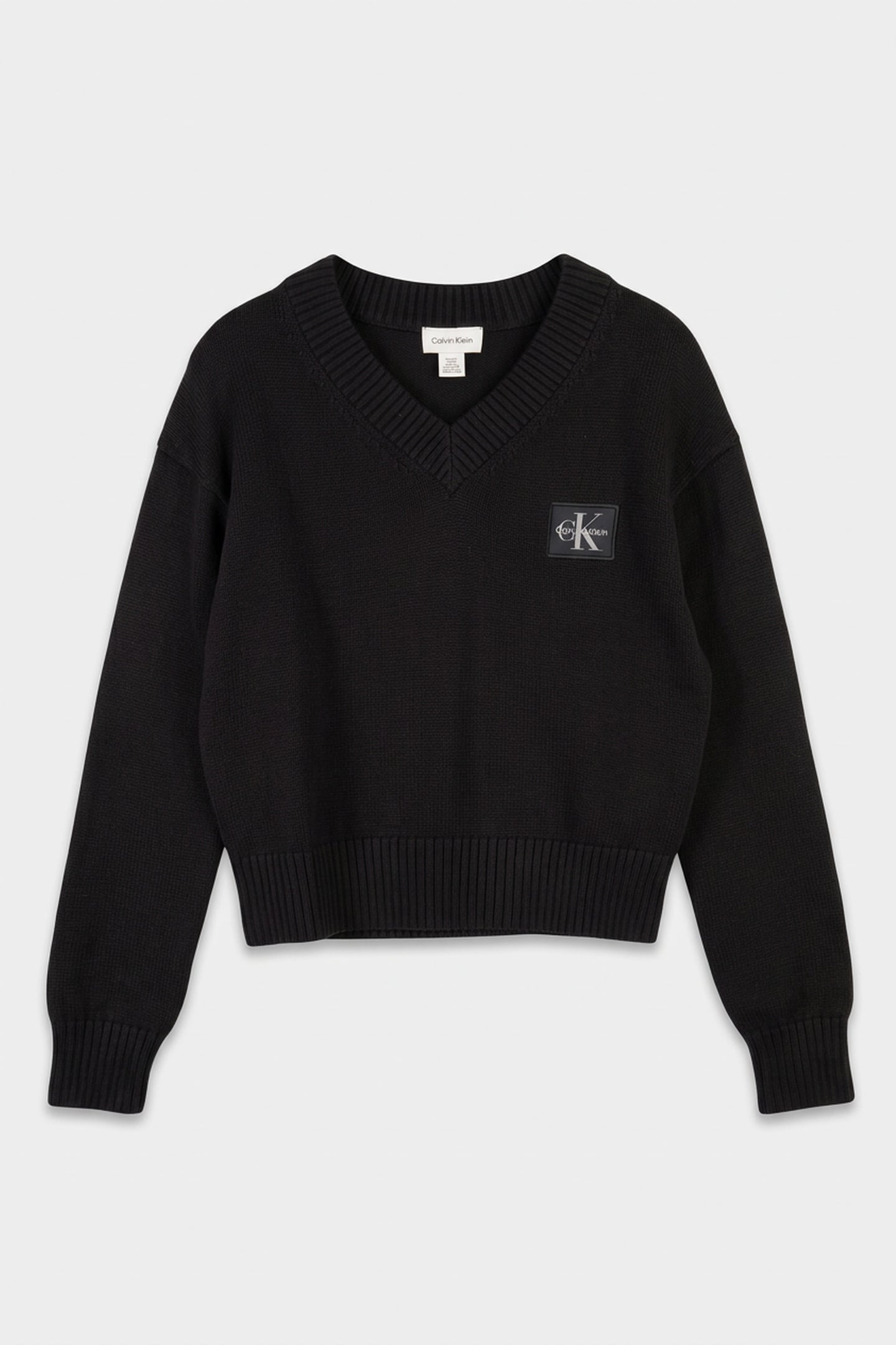 CK EMBRO BADGE V-NECK BLACK 3
