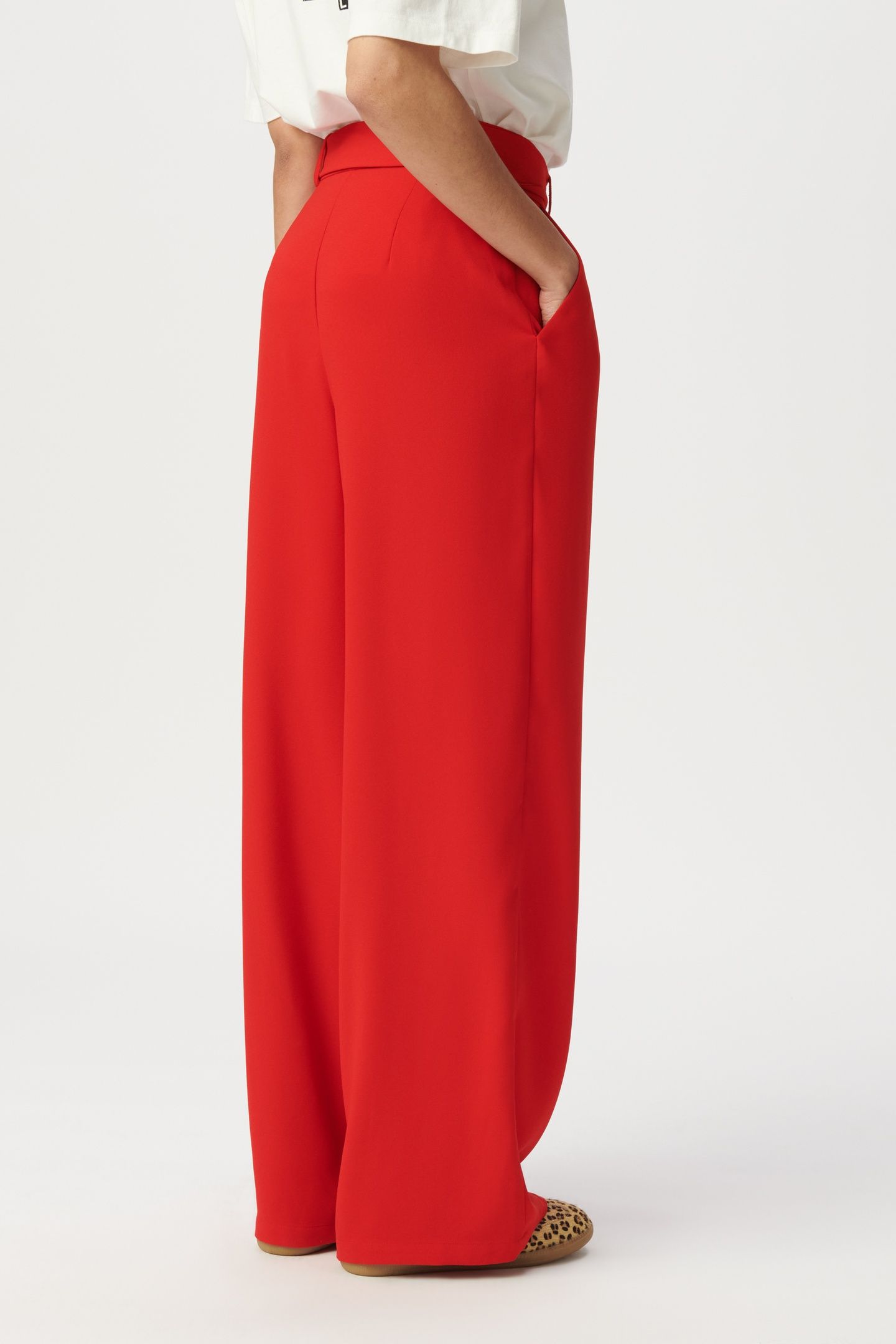 RED WIDE-LEG SUIT TROUSERS WITH BELT 2
