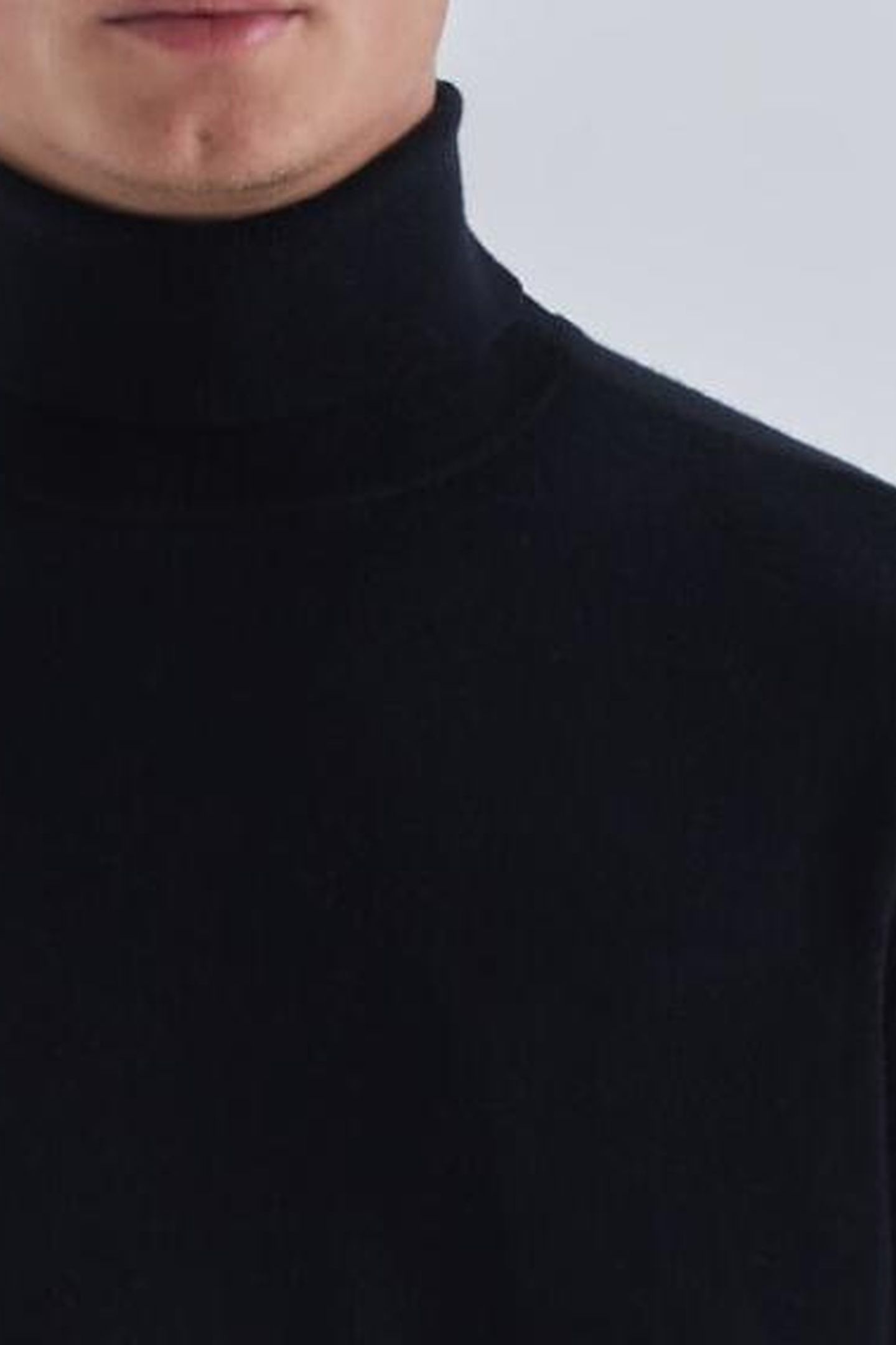 NAVY KNIT ROLL-NECK SWEATER 4
