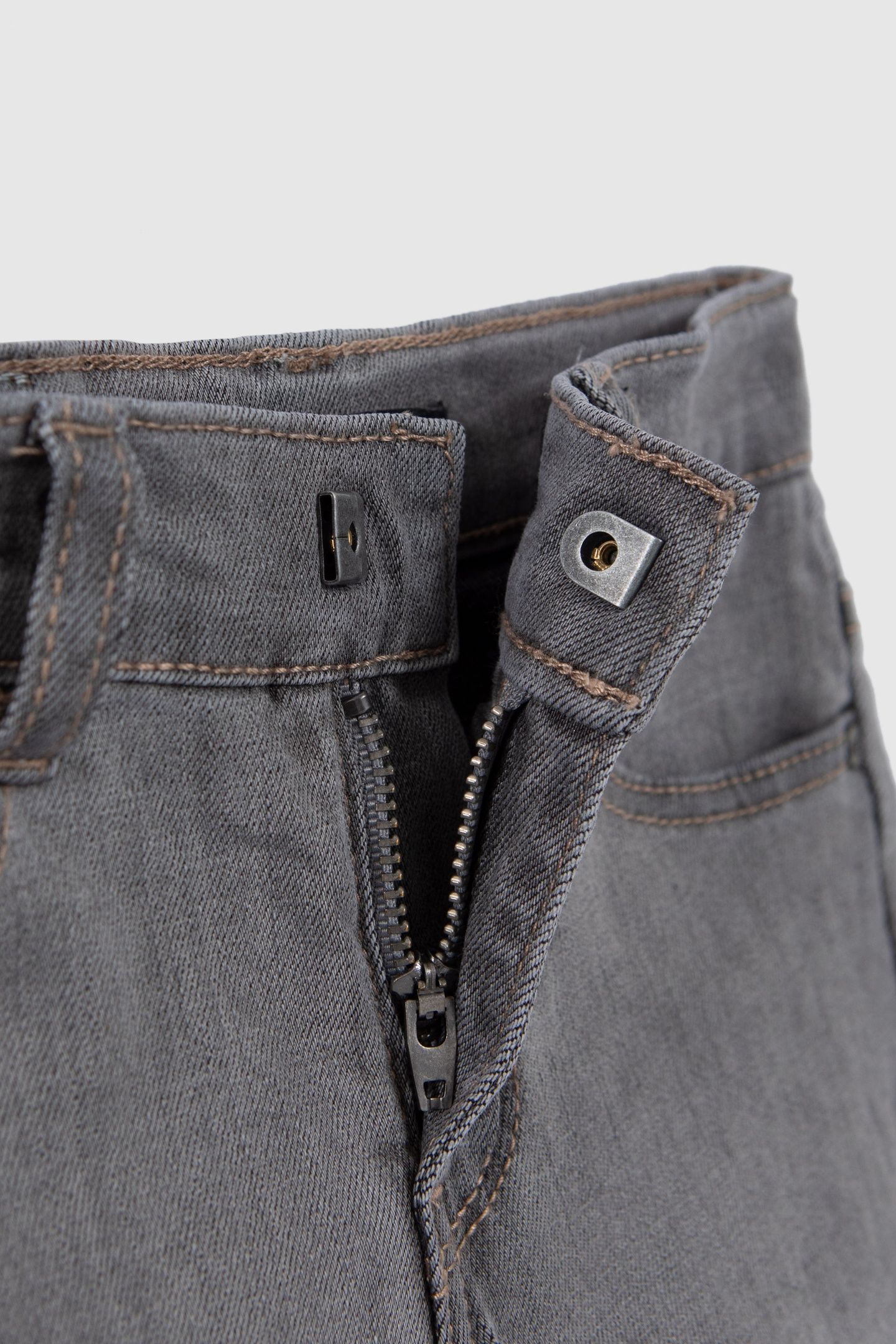 BOYS’ GREY SLIM JEANS WITH WOVEN BELT 4