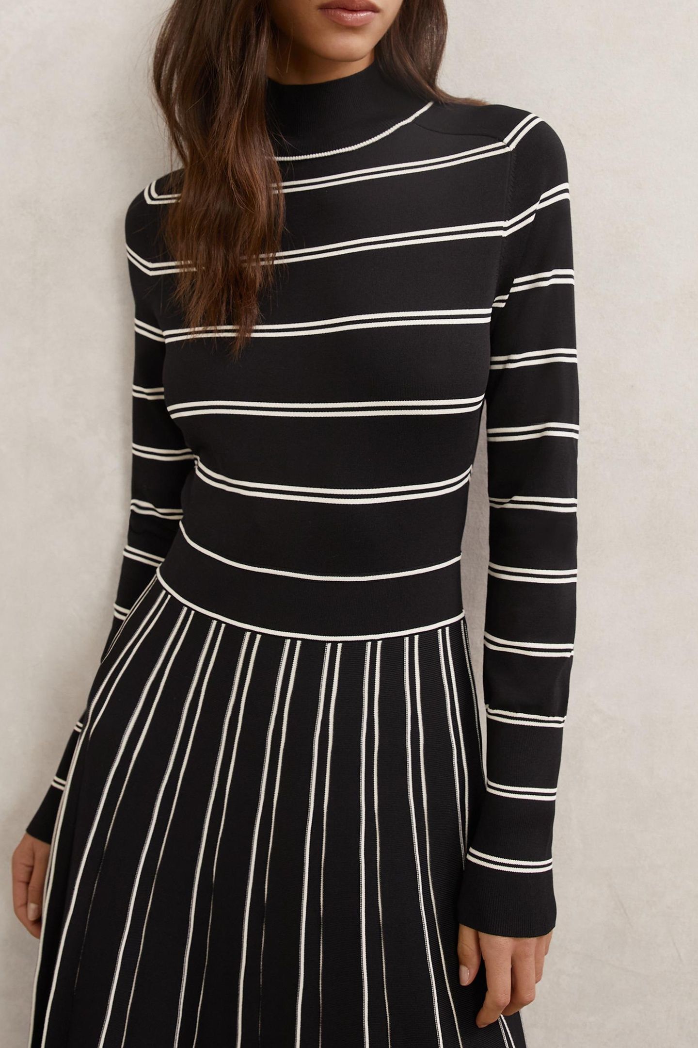 STRIPED PLEAT KNITTED MIDI DRESS BLACK/IVORY 4