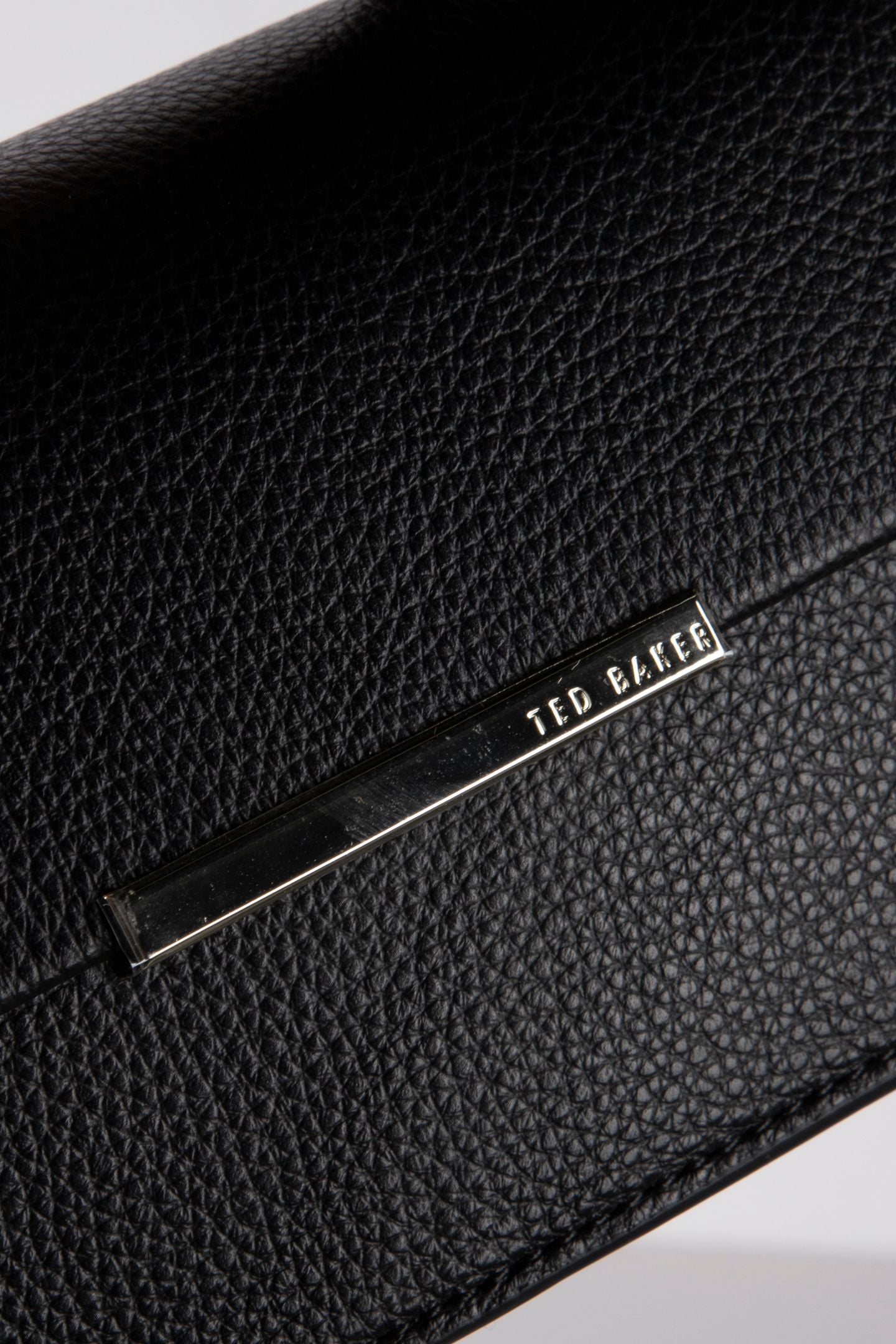 BAR DETAIL ELONGATED TOP HANDLE BAG BLACK 4
