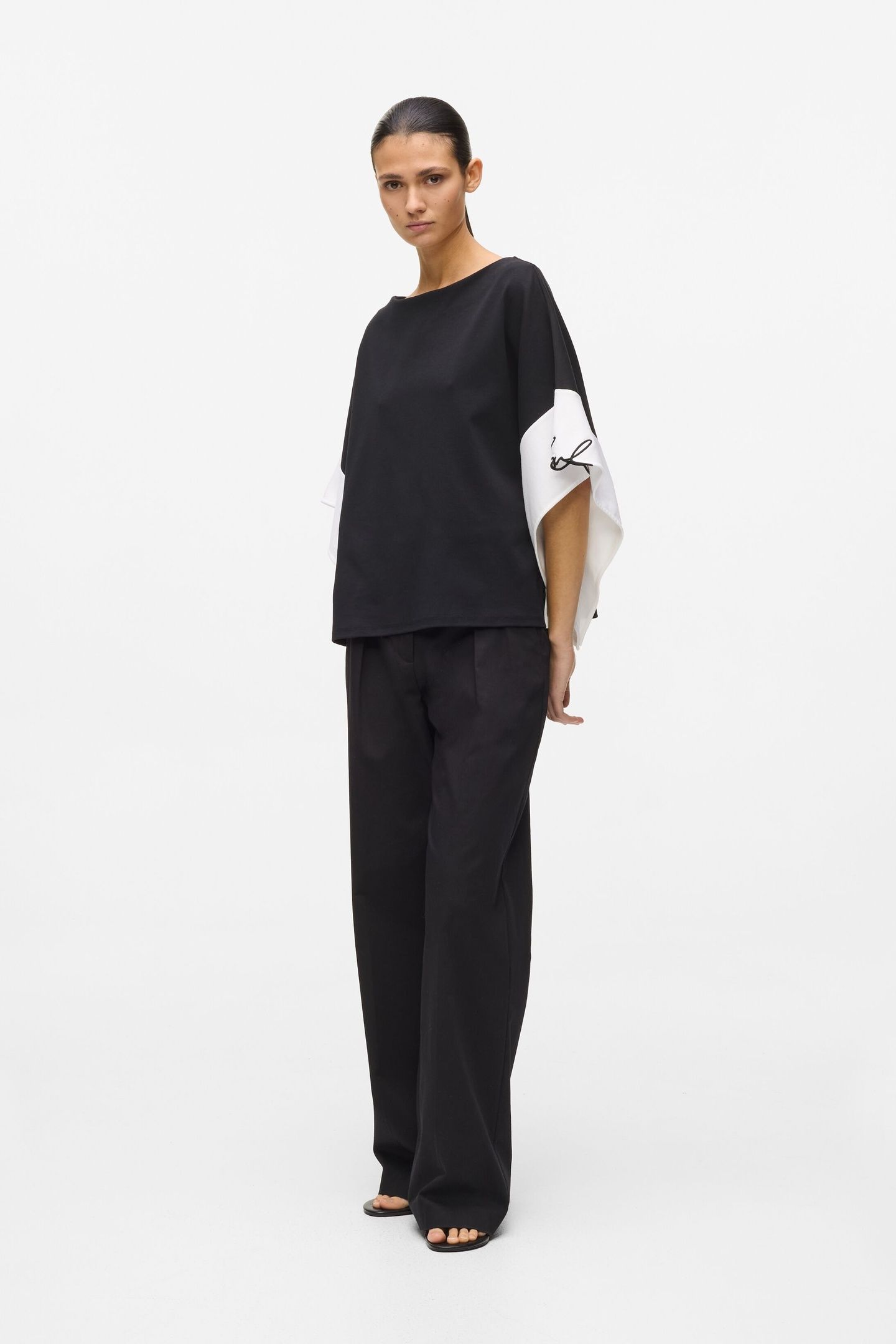SIGNATURE TOP WHITE/BLACK 1