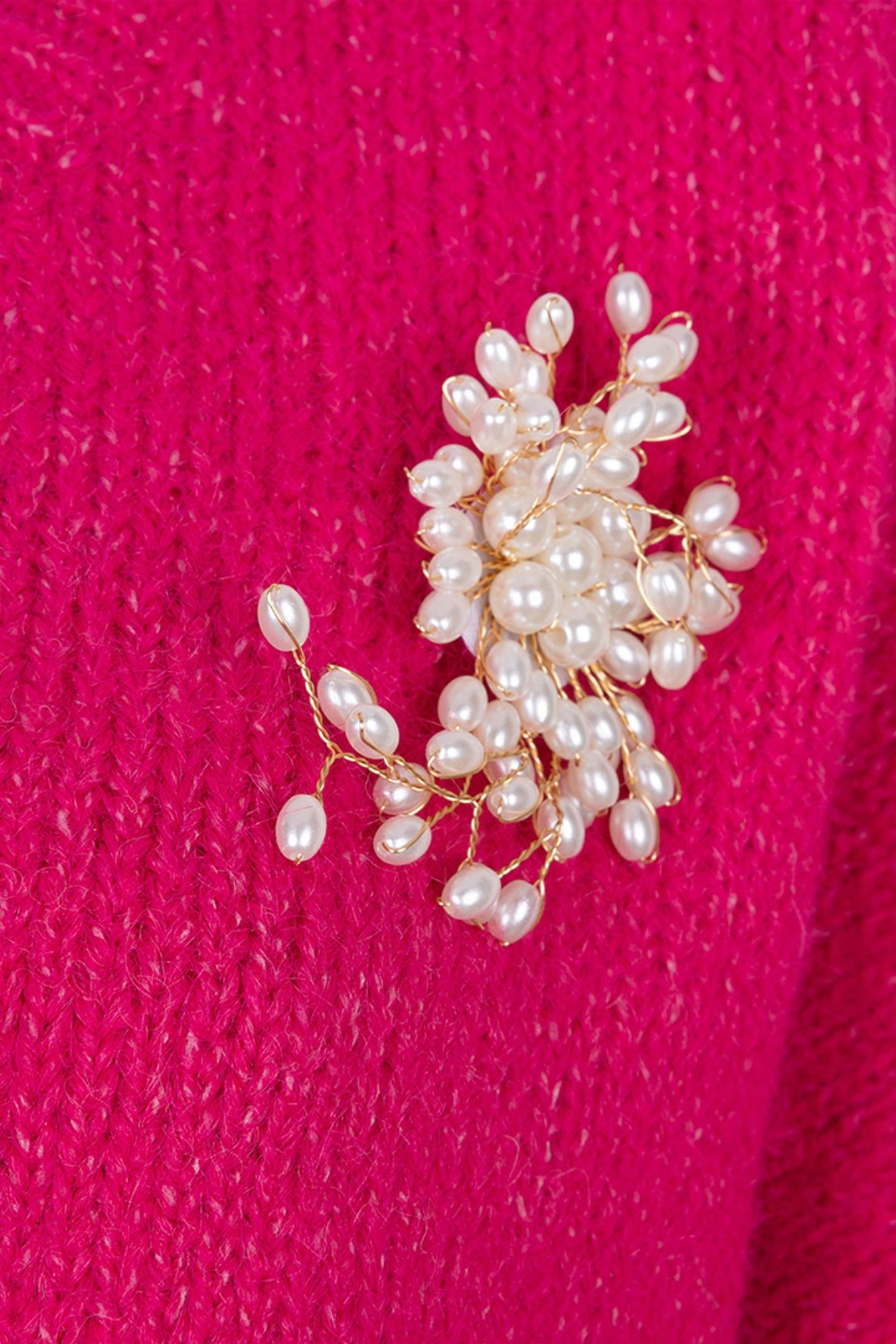 SWEATER V-NECK BROOCH FRAMBOISE 8
