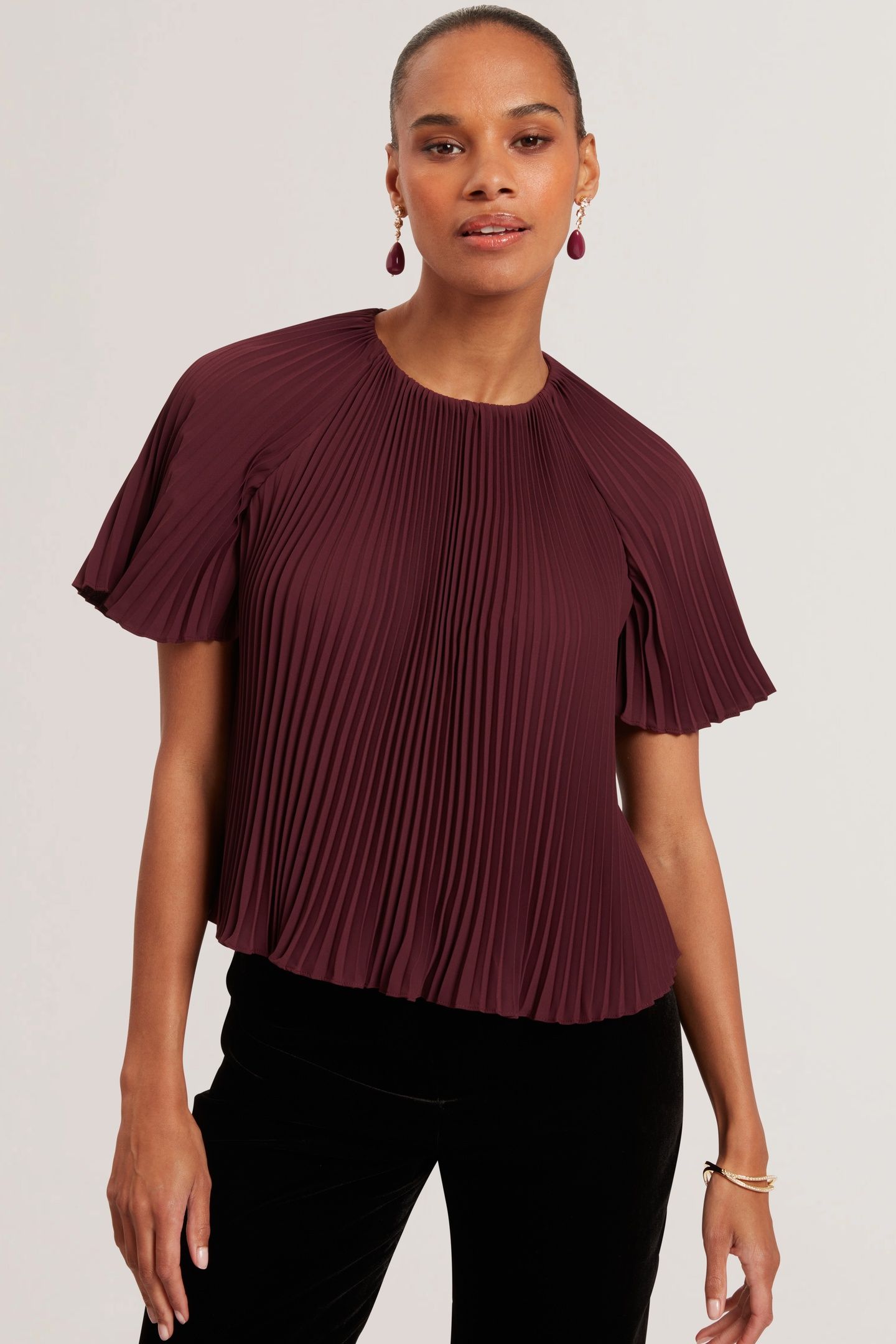 CREPE PLEATED SHORT SLEEVE TOP OXBLOOD 1
