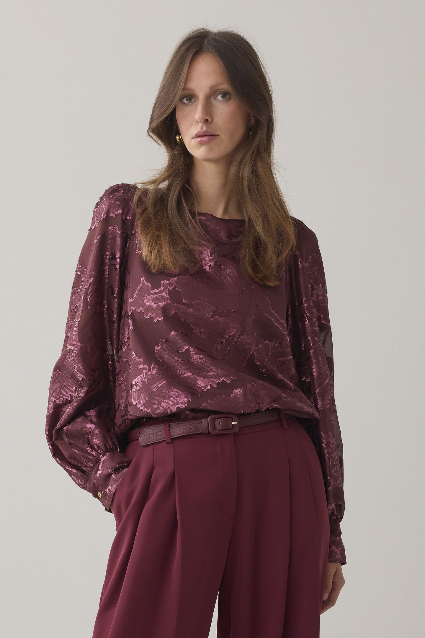 TOP SHINY JACQUARD REDS 1