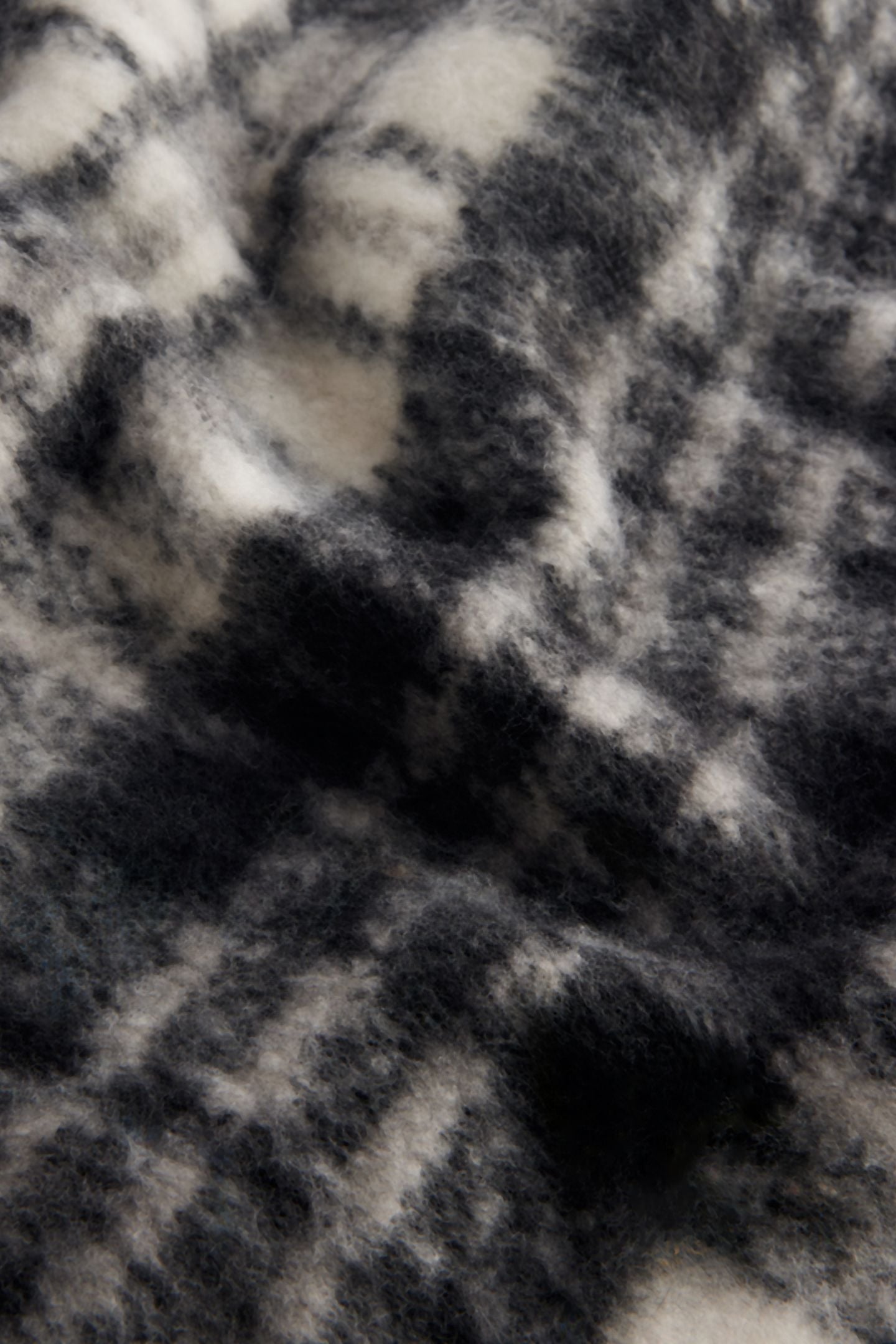 CHELLIS CHECKED WOVEN SCARF BLACK 3