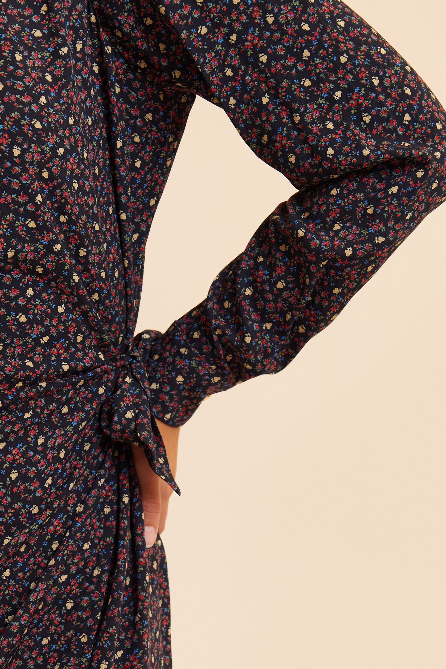 BLACK LONG DRESS WITH WINTER FLORAL PRINT 5