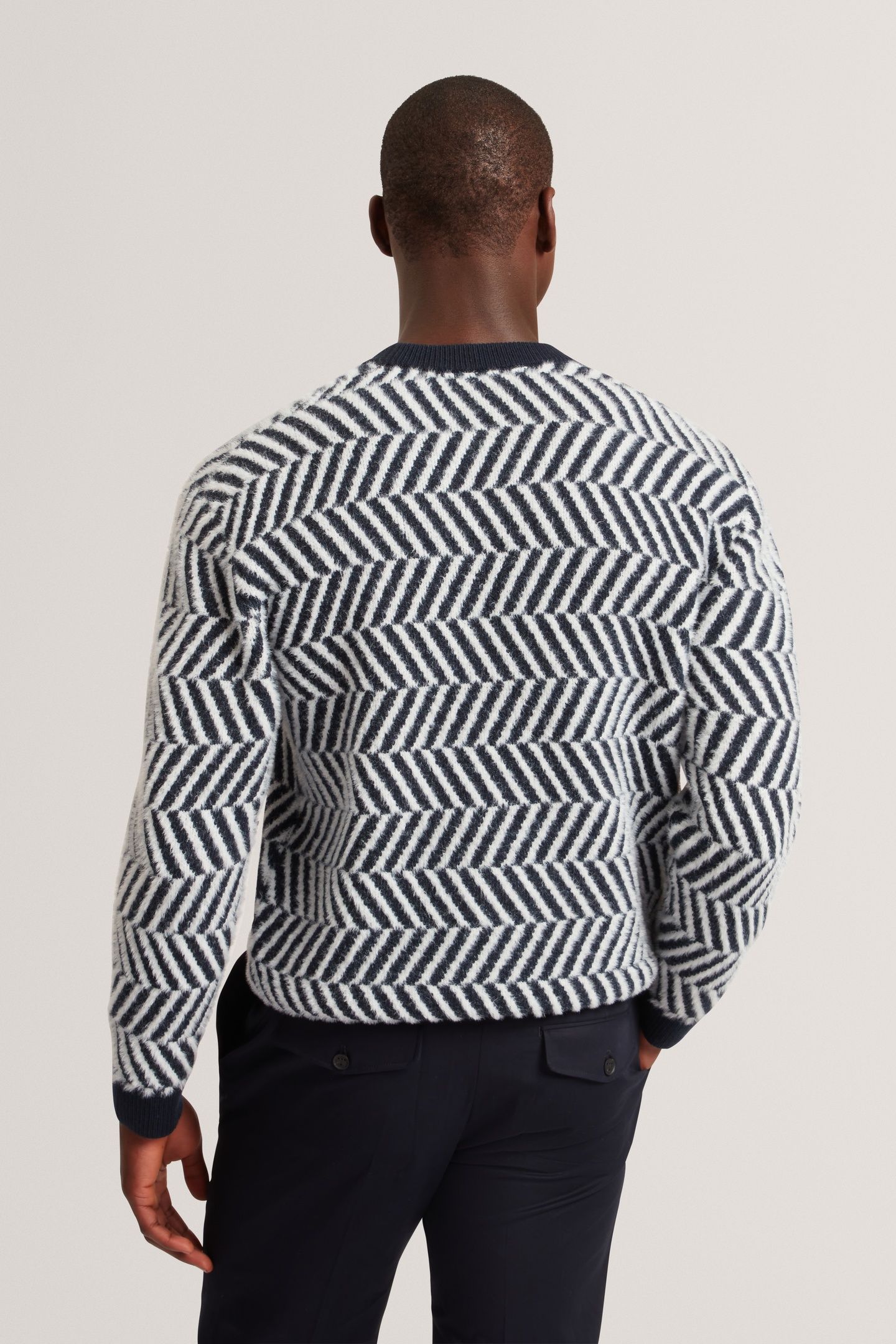 CHEVRON GRAPHIC JUMPER NAVY 2