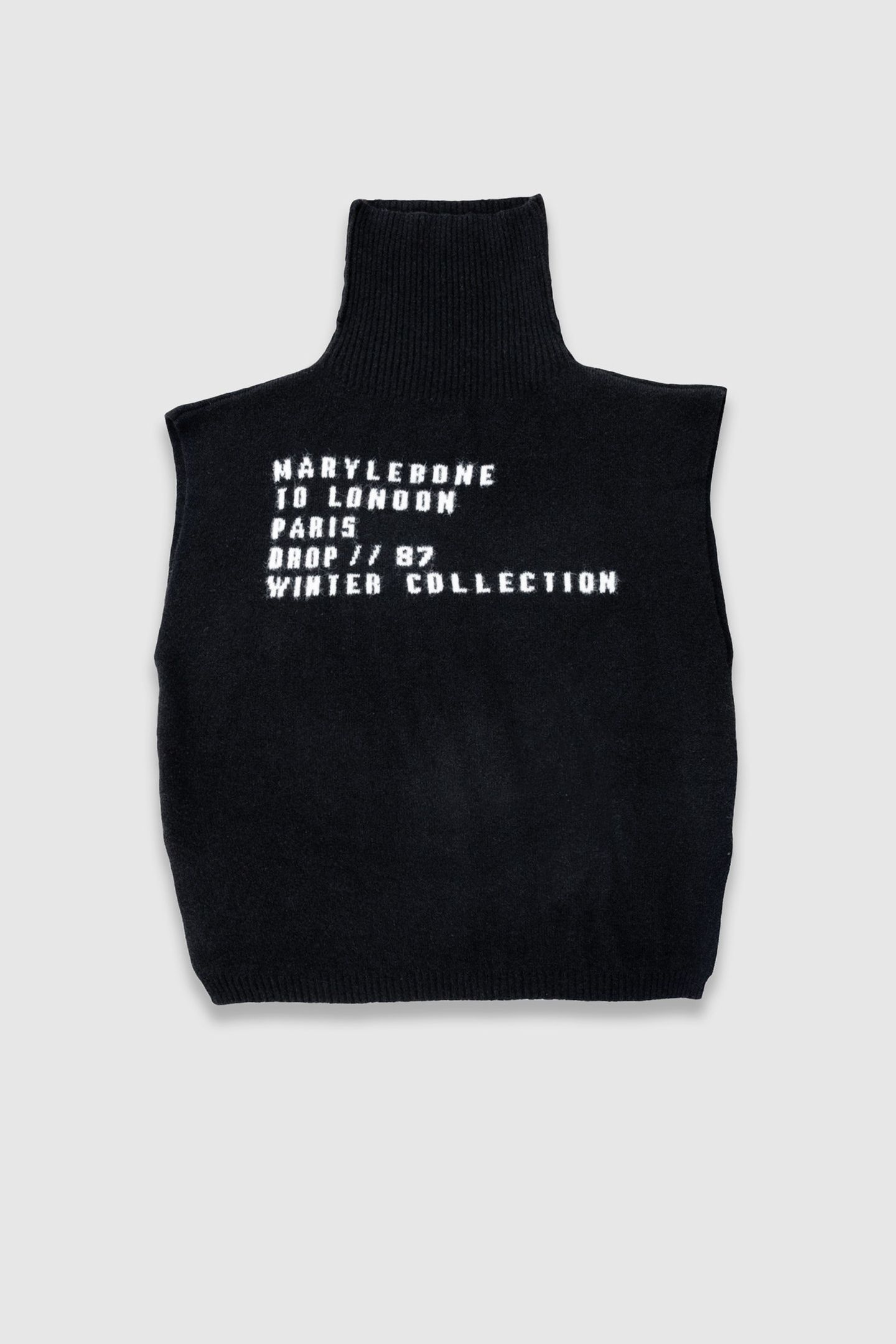 BLACK SLOGAN JACQUARD KNIT PONCHO 2