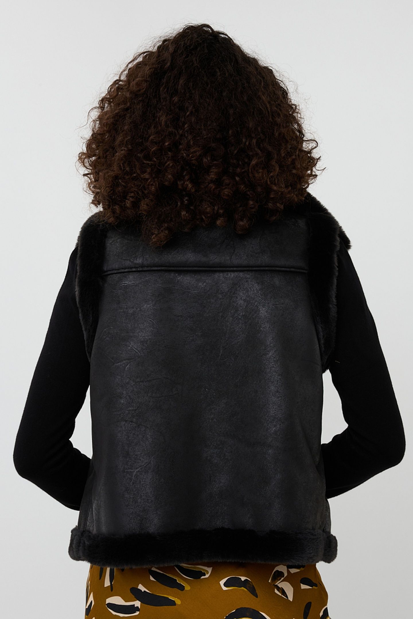 GILLET FUR BLACK 3