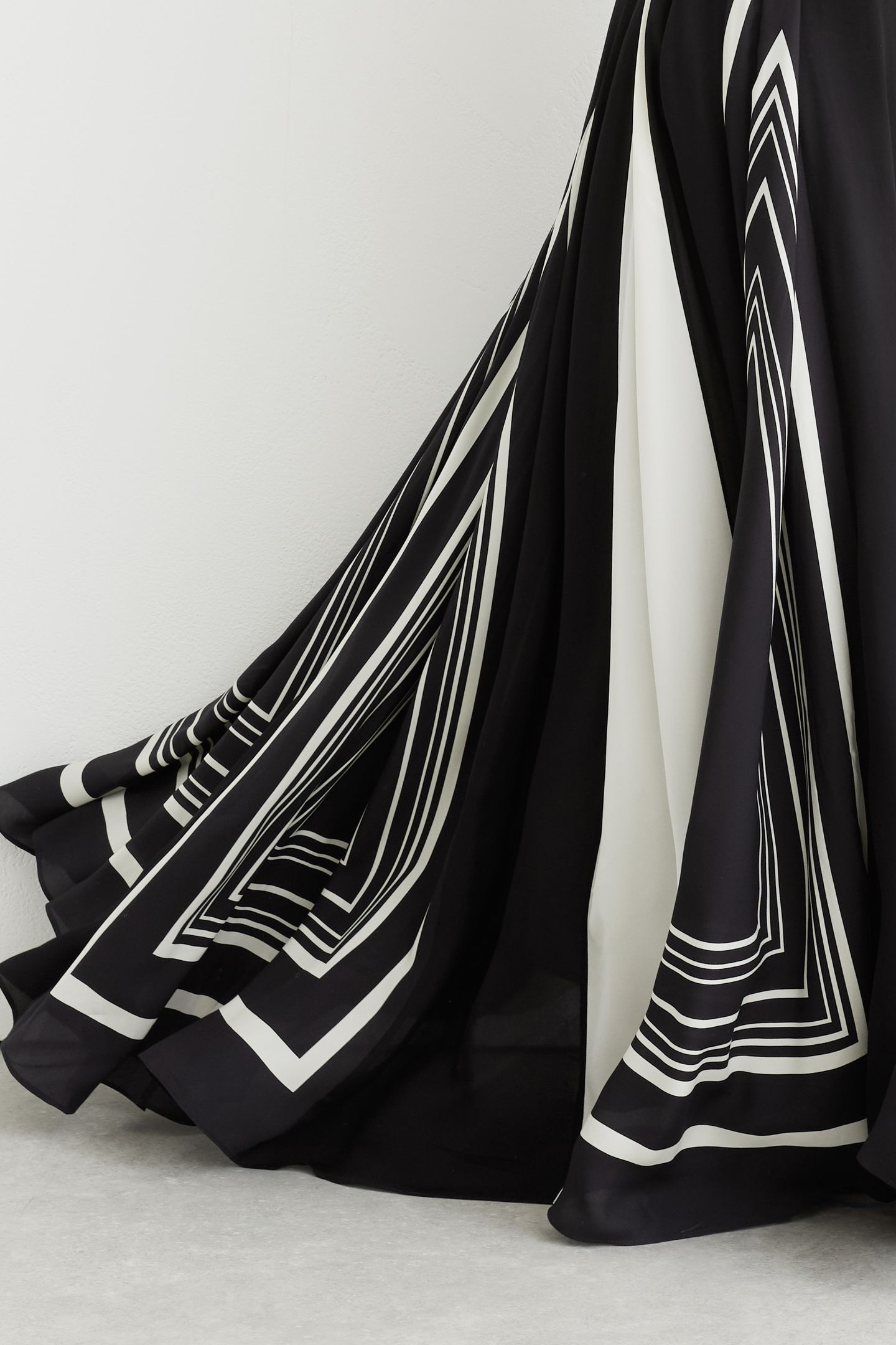 MAXI PRINTED OCCASION DRESS BLACK/IVORY 6