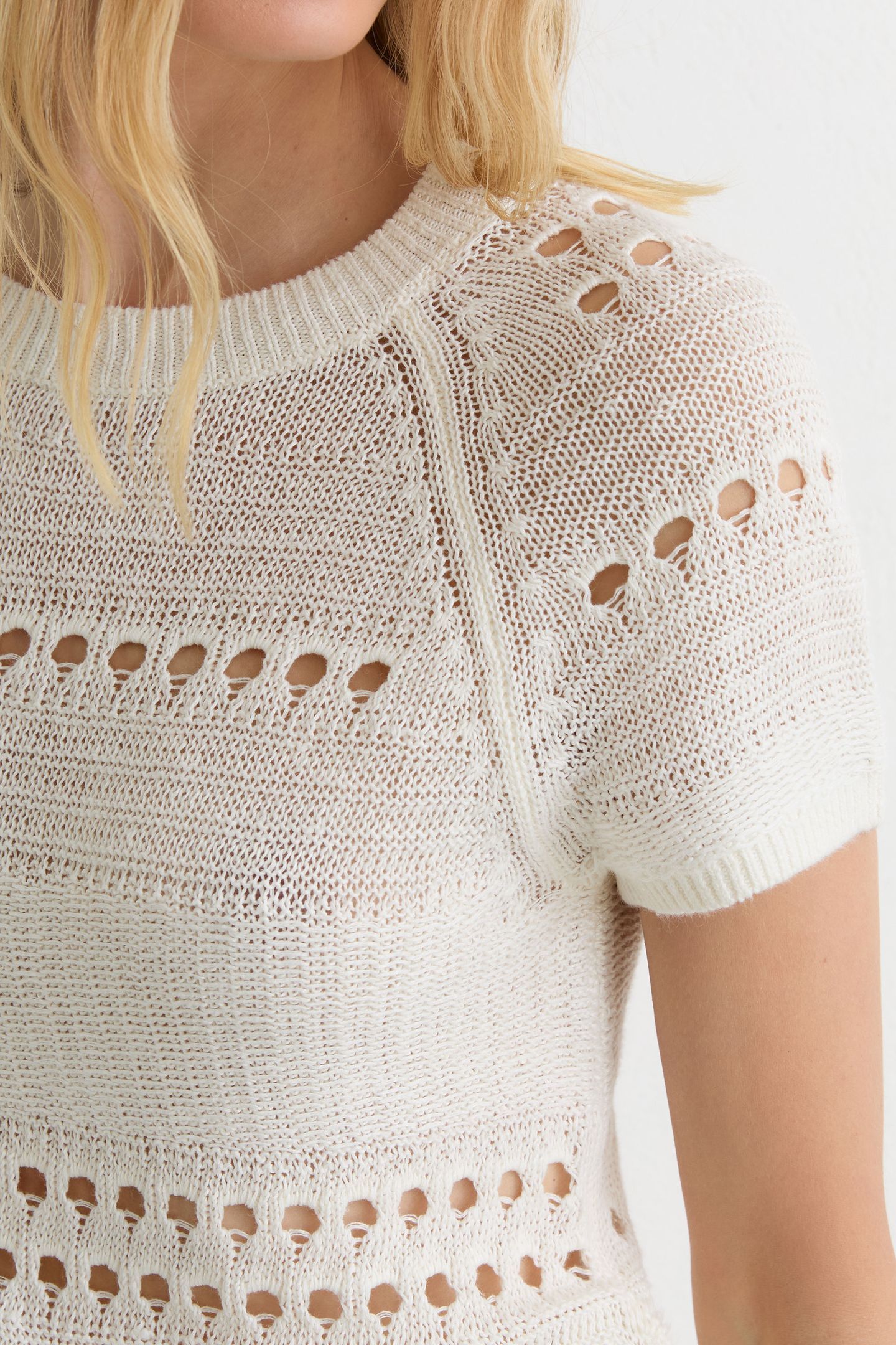 TEXTURE TOP WHITE 6