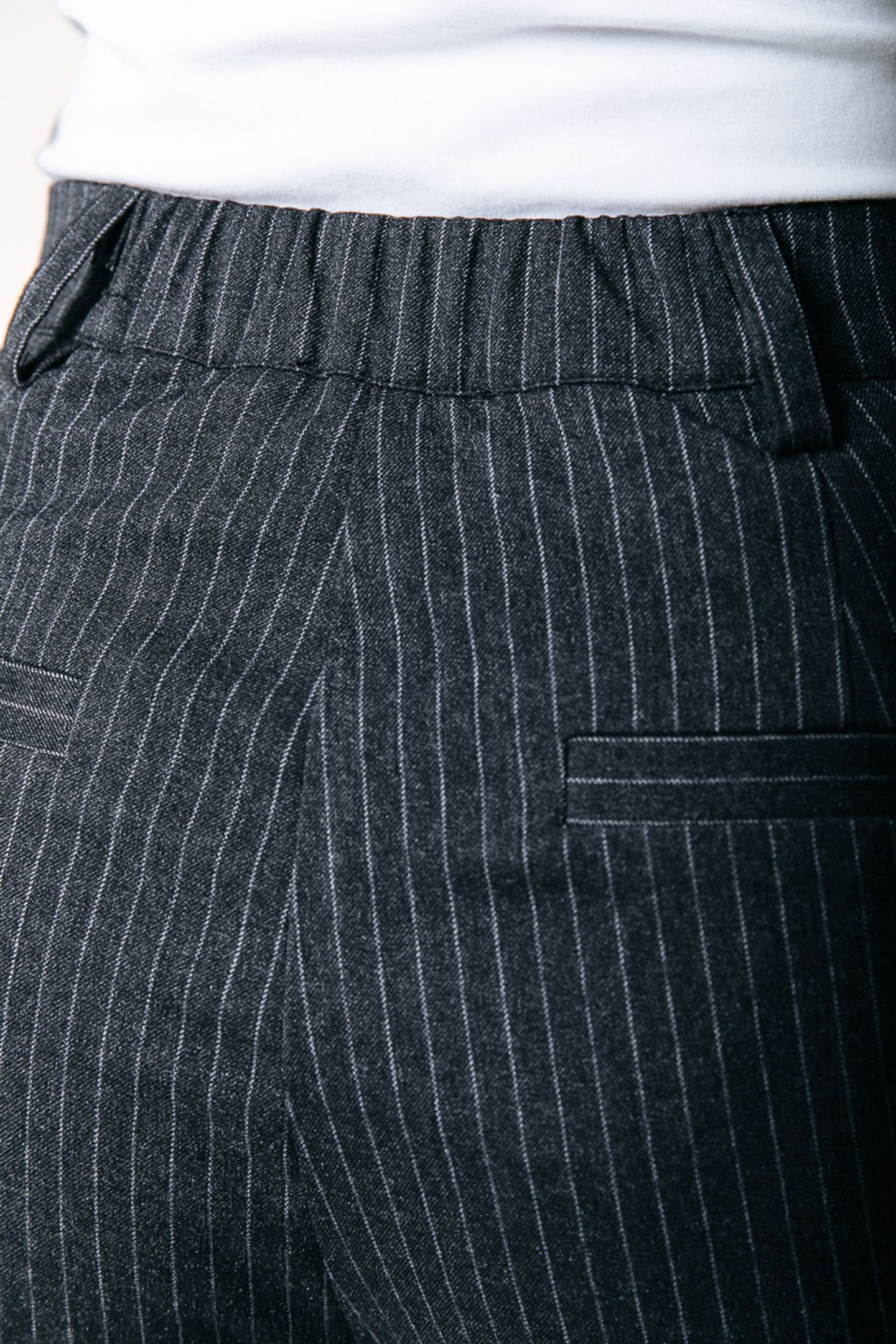 RUS PINSTRIPE PINTUCK STRAIGHT PANTS BLACK 5