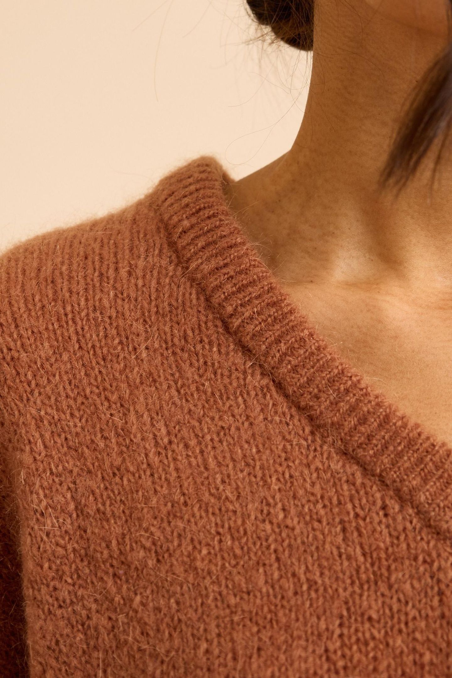 CAMEL KNIT V-NECK SWEATER MARINE 6