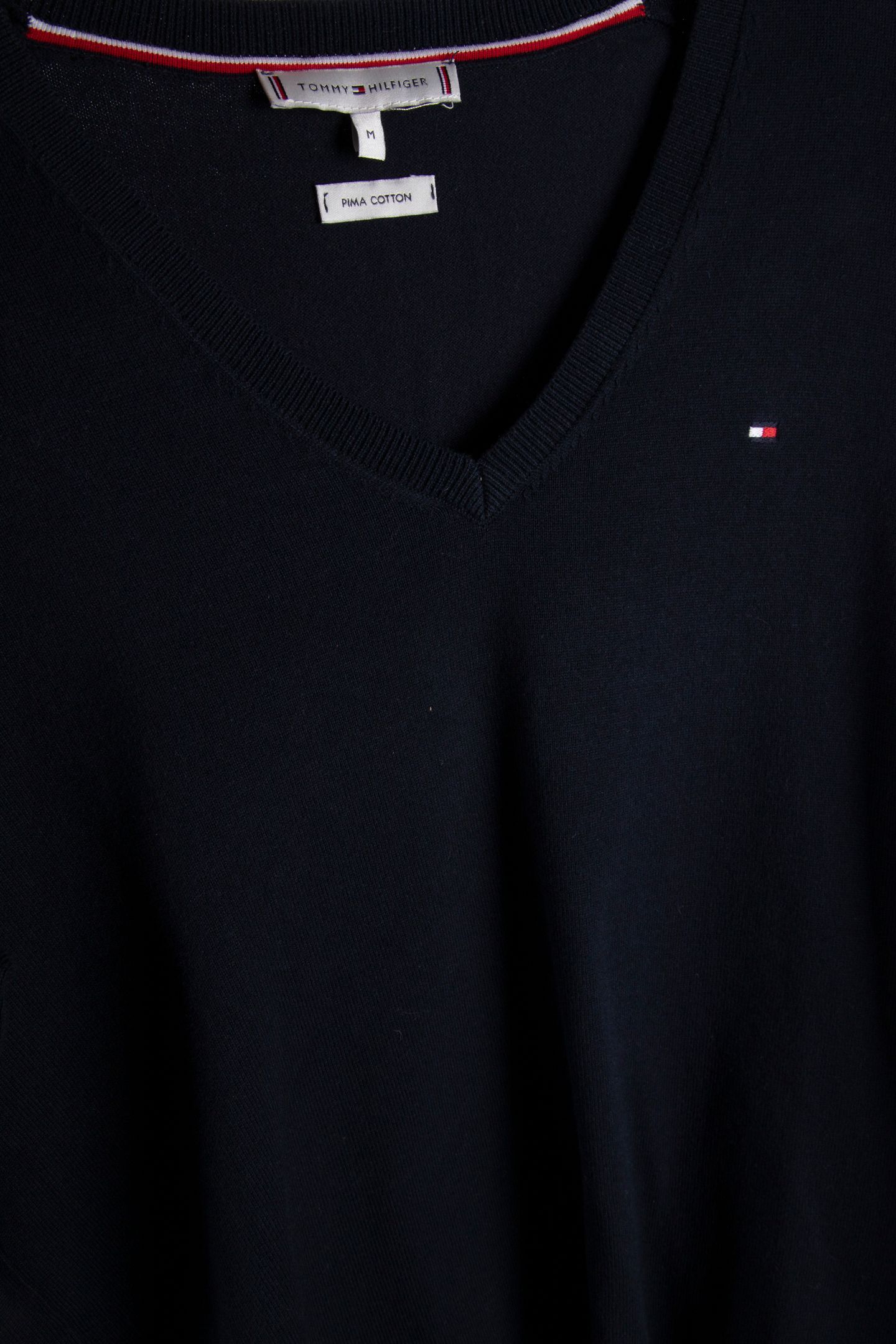 HERITAGE V-NECK SWEATER MIDNIGHT 5
