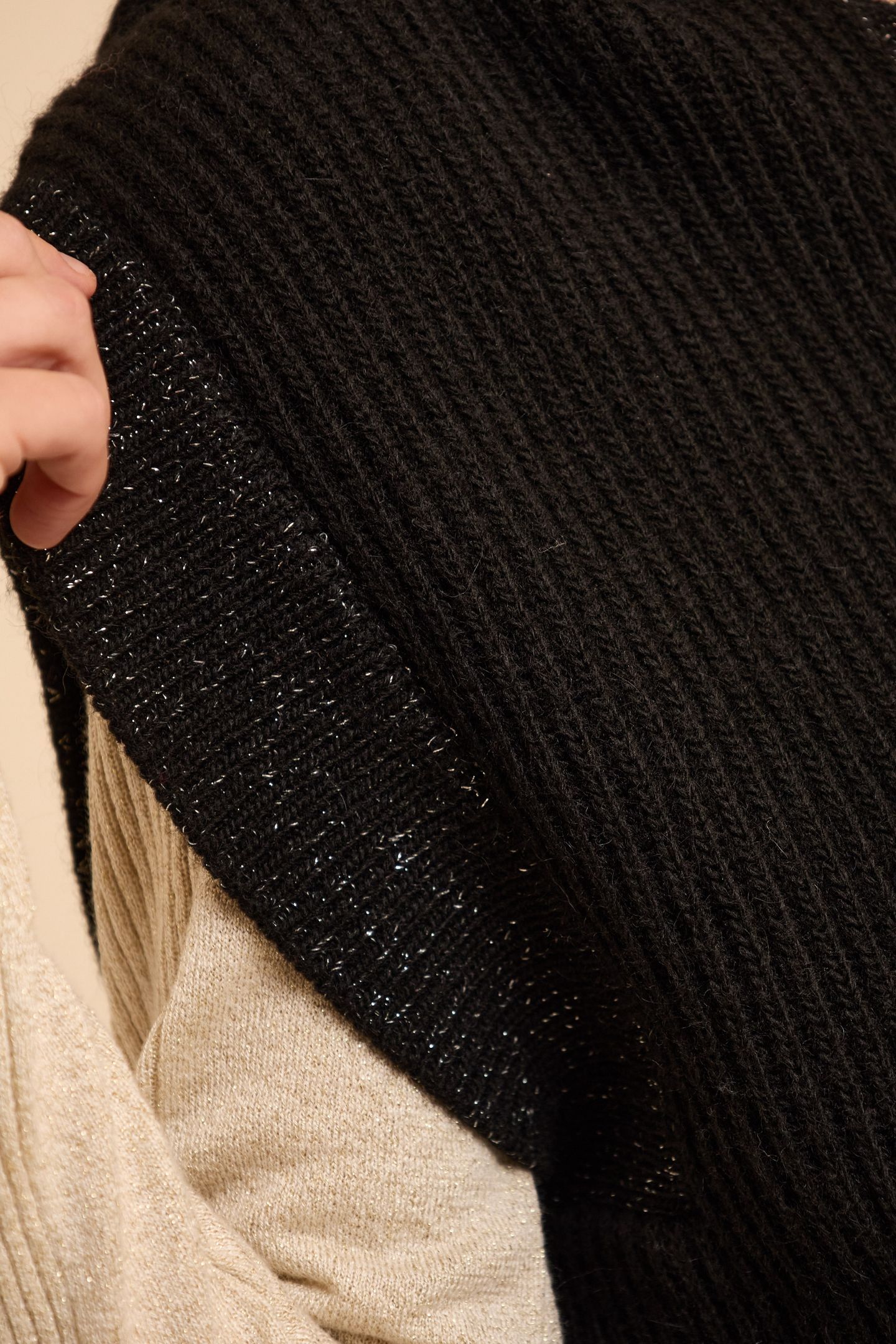 BLACK KNIT SLEEVELESS HOODIE 7