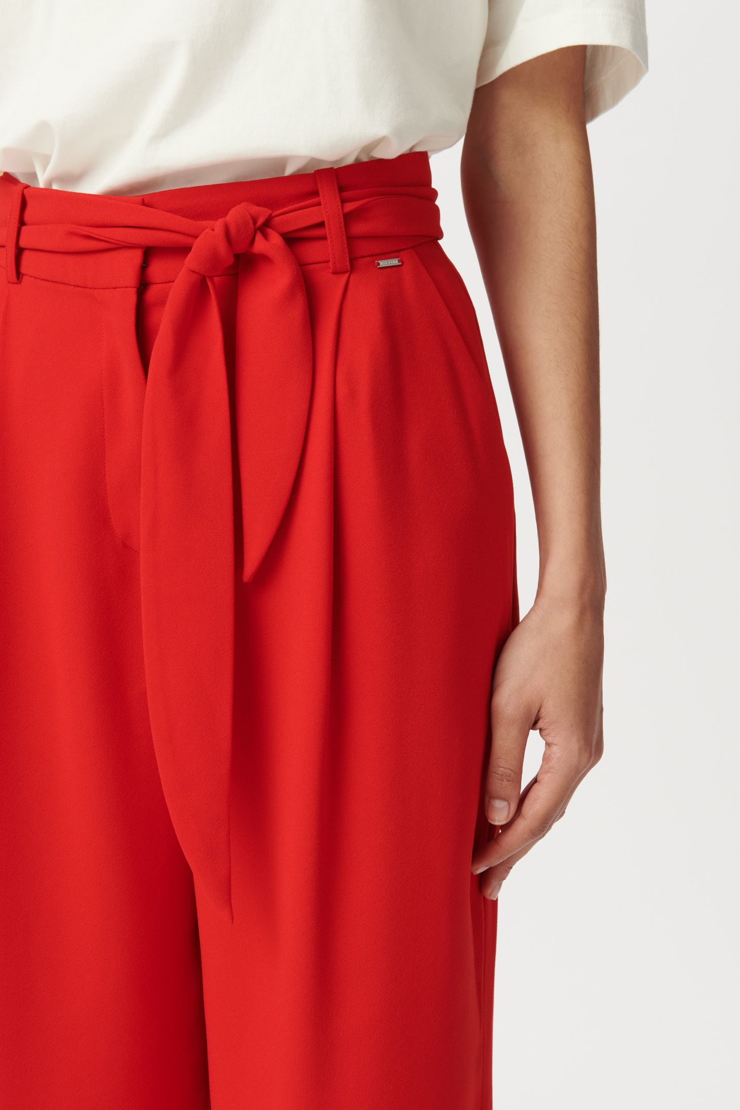 RED WIDE-LEG SUIT TROUSERS WITH BELT 5