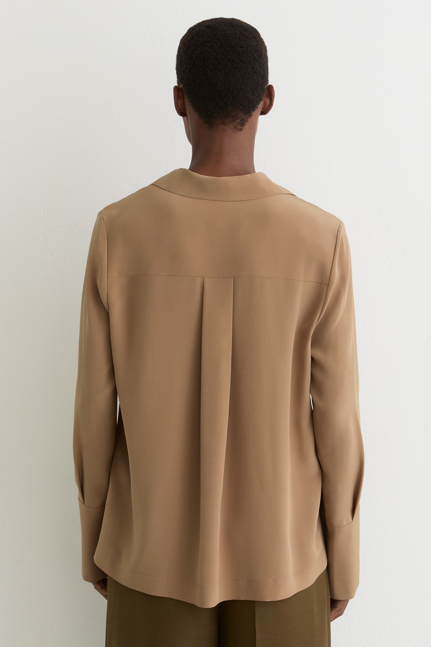 LONGSLEEVE COLLARED MATT SILK BLOUSE CAMEL 2