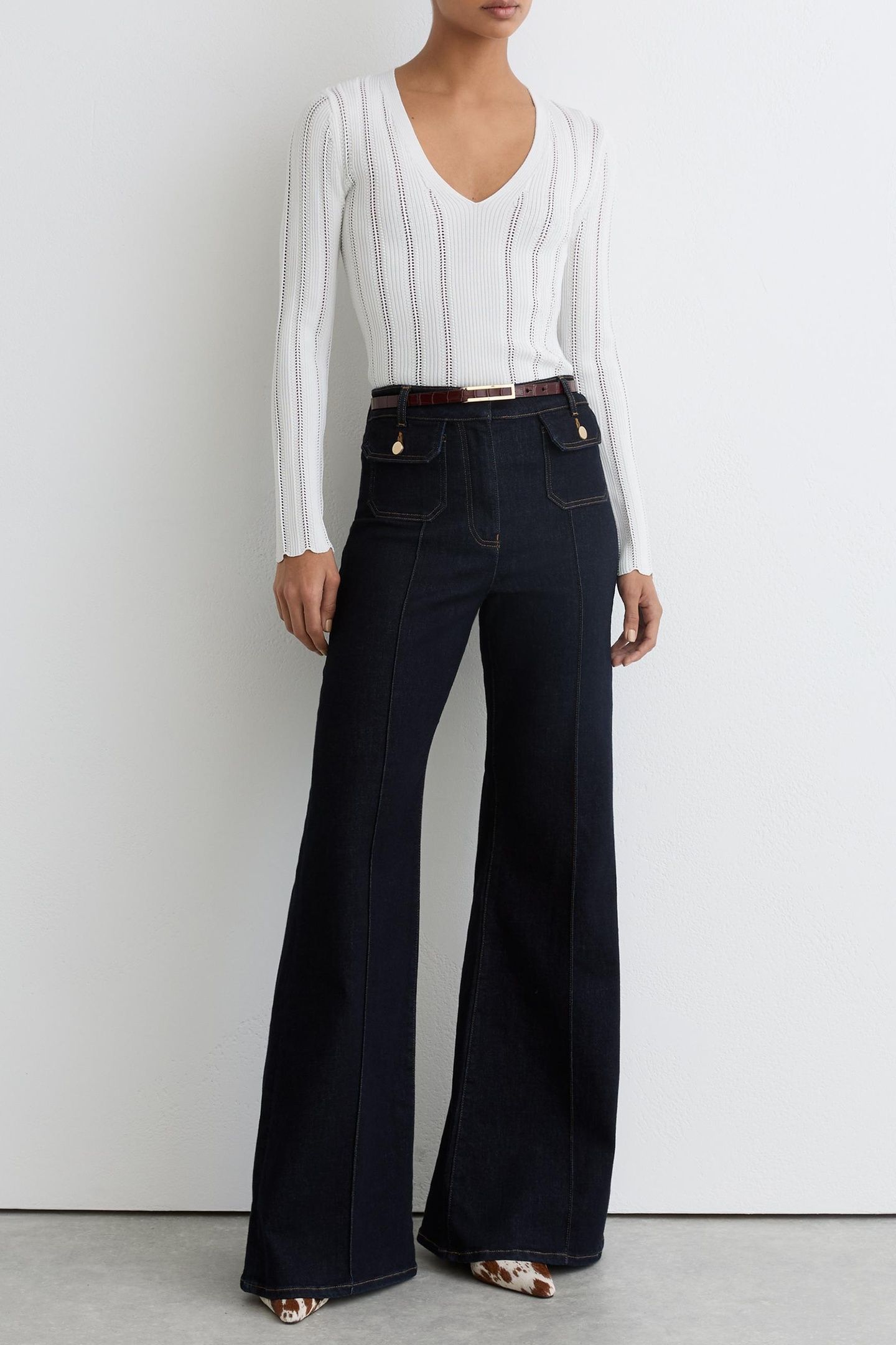 V NECK SCALLOP EDGE JUMPER WHITE 1