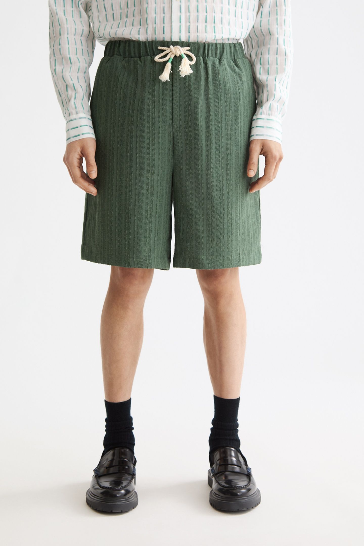 FAVE - TONAL STRIPED REGULAR FIT BERMUDA SHORTS THYME 5
