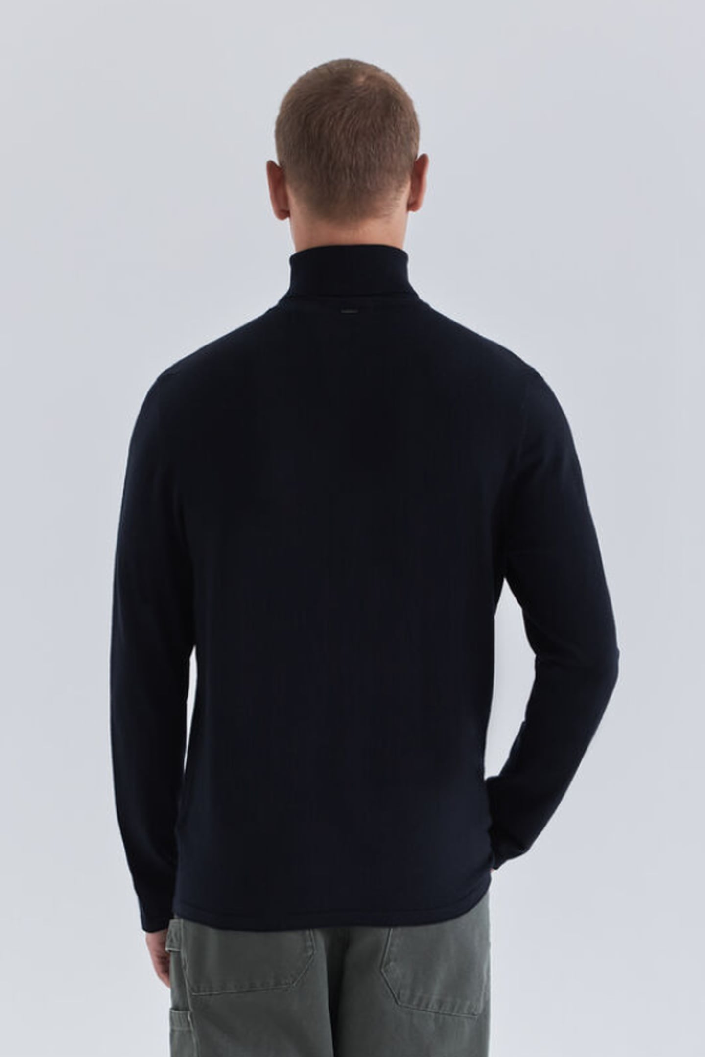 NAVY KNIT ROLL-NECK SWEATER 3