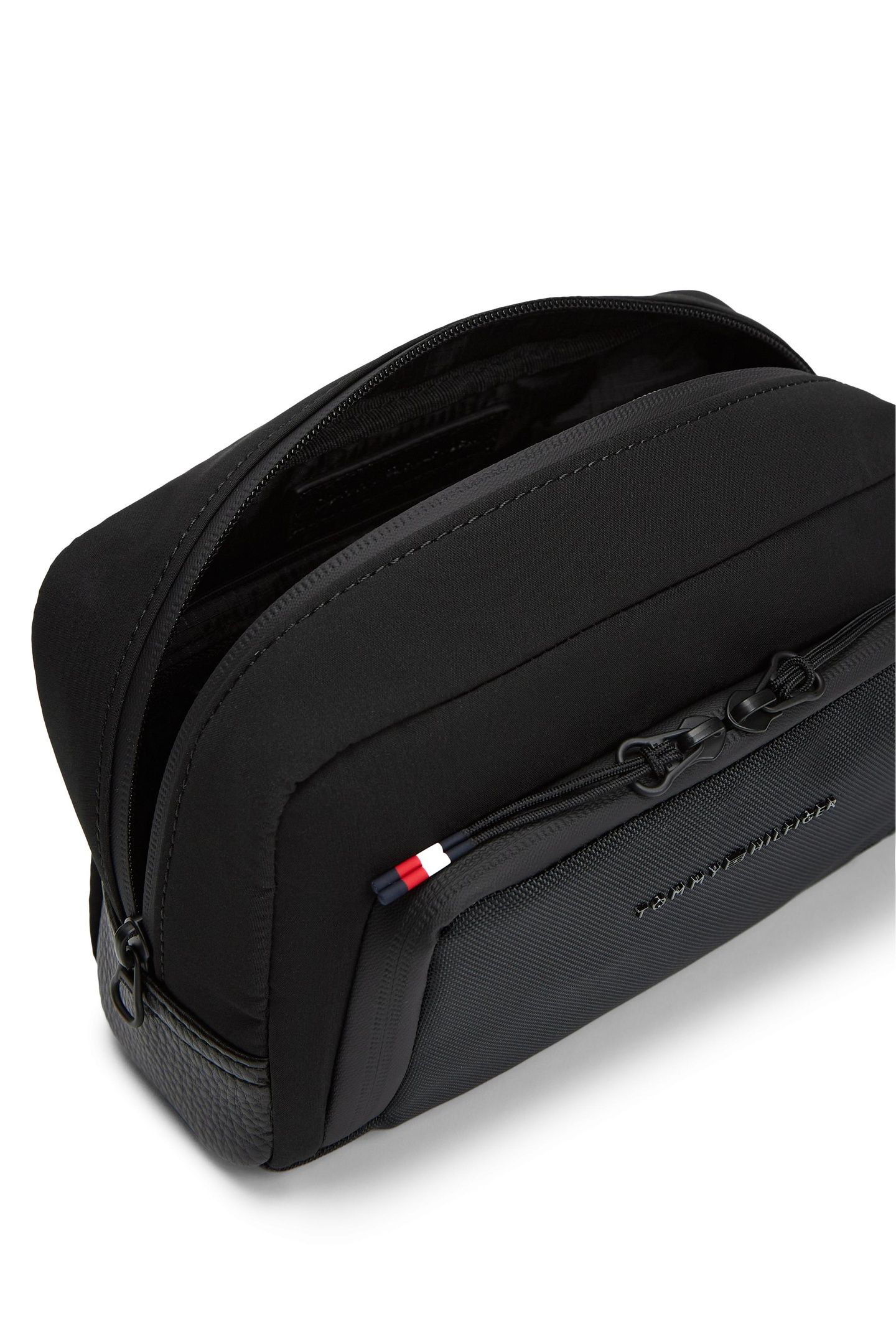 TH TRAVEL WASHBAG BLACK 3