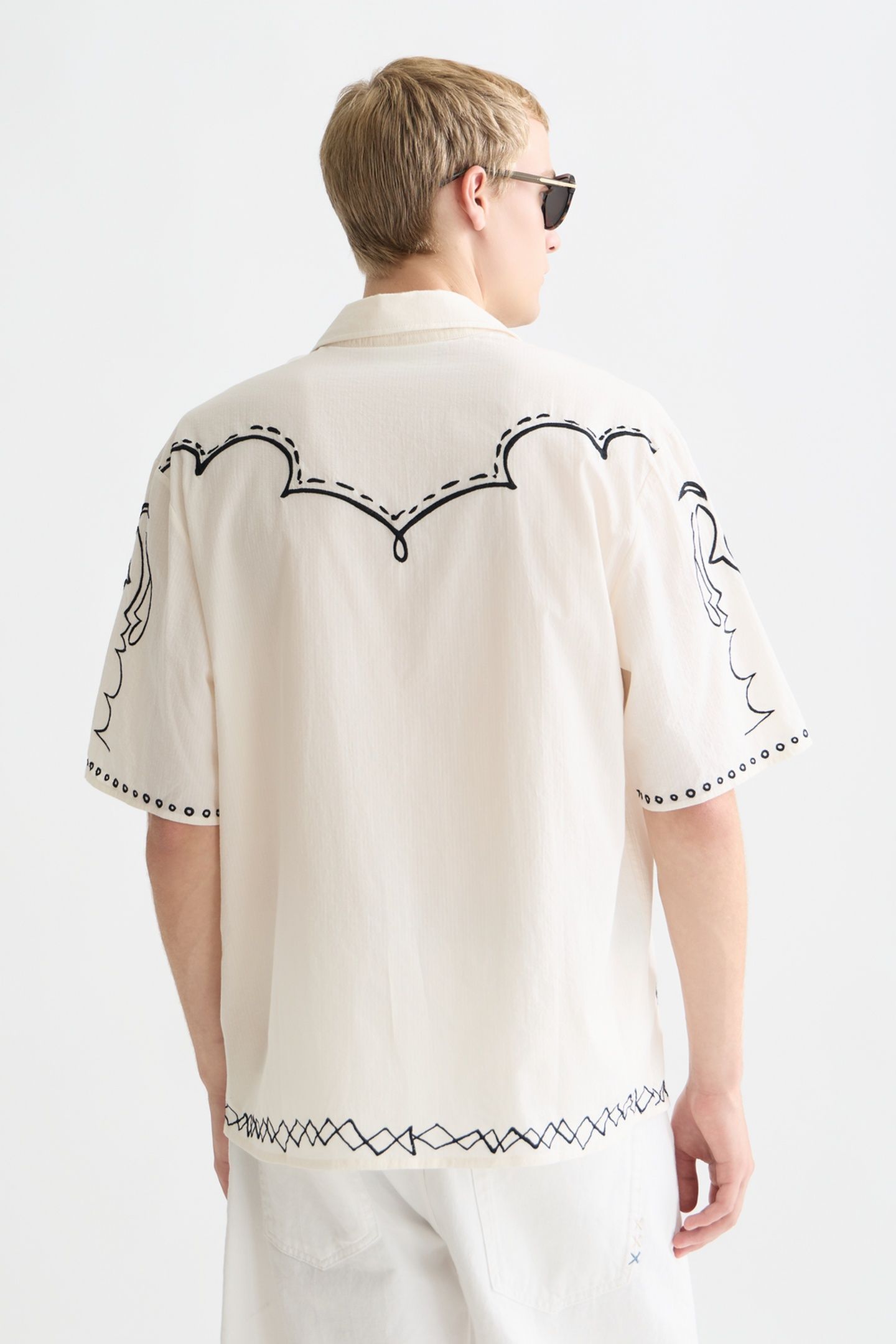 EMBROIDERED SEERSUCKER RELAXEDFIT SHORTSLEEVED SHIRT WHITE T 2