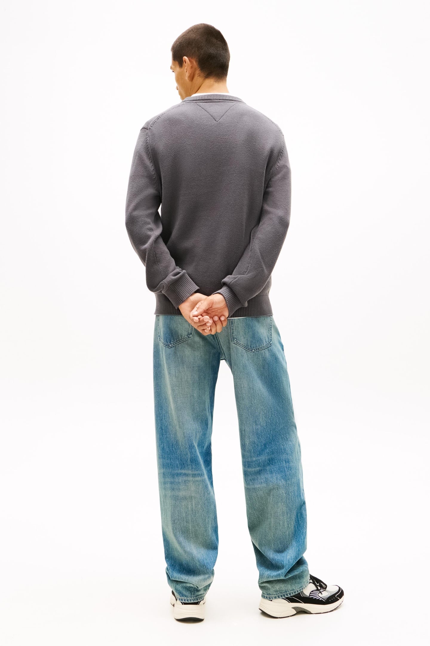 TJM SLIM ESSENTIAL SWEATER WASHED BLACK 4