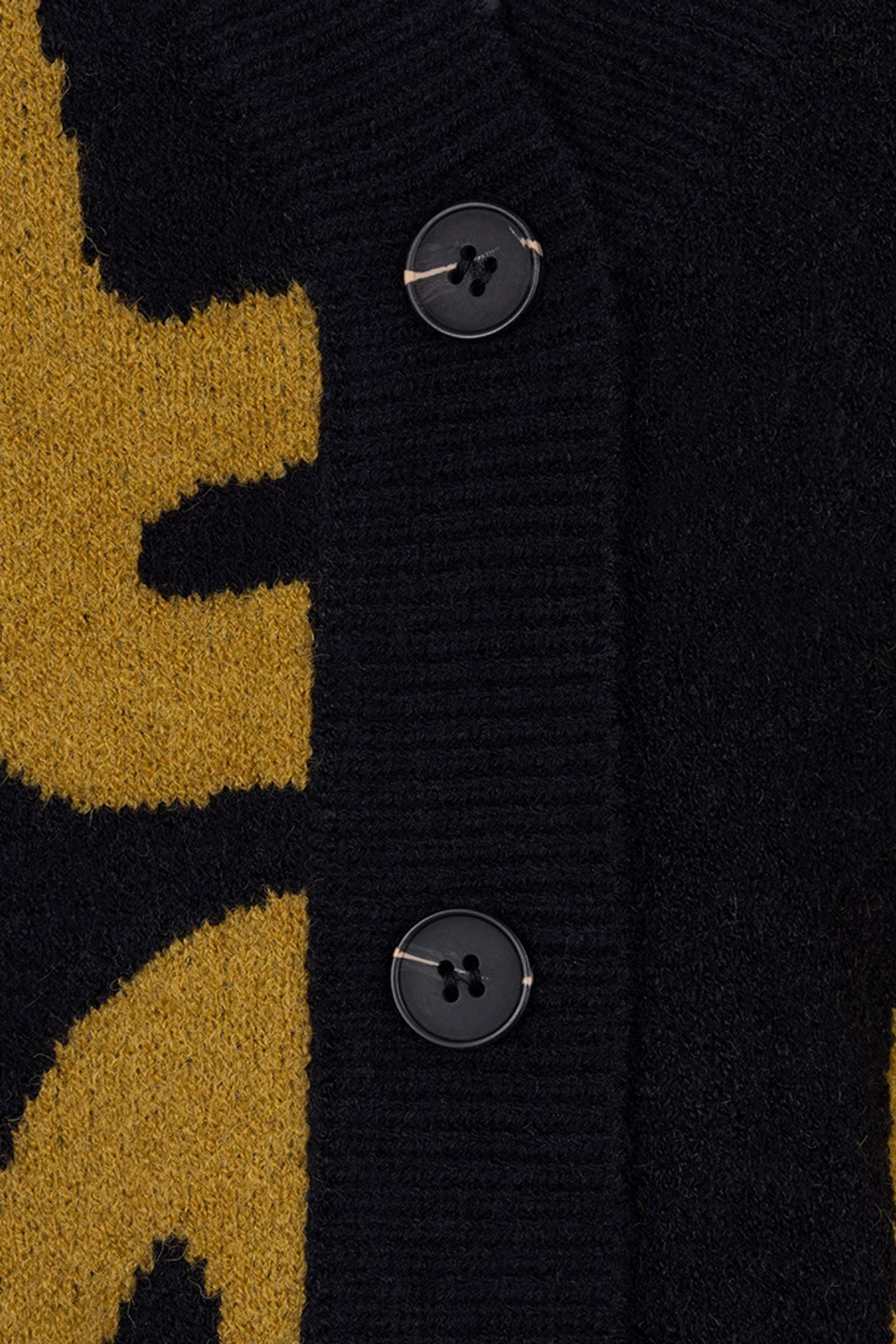 CARDIGAN INTARSIA LETTERS BLACK / GOLDEN OLIVE 6