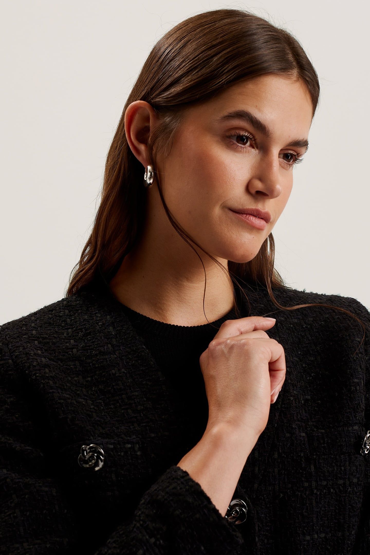KOMA ROSE BUTTON CROPPED BOUCLE TAIL BLACK 4