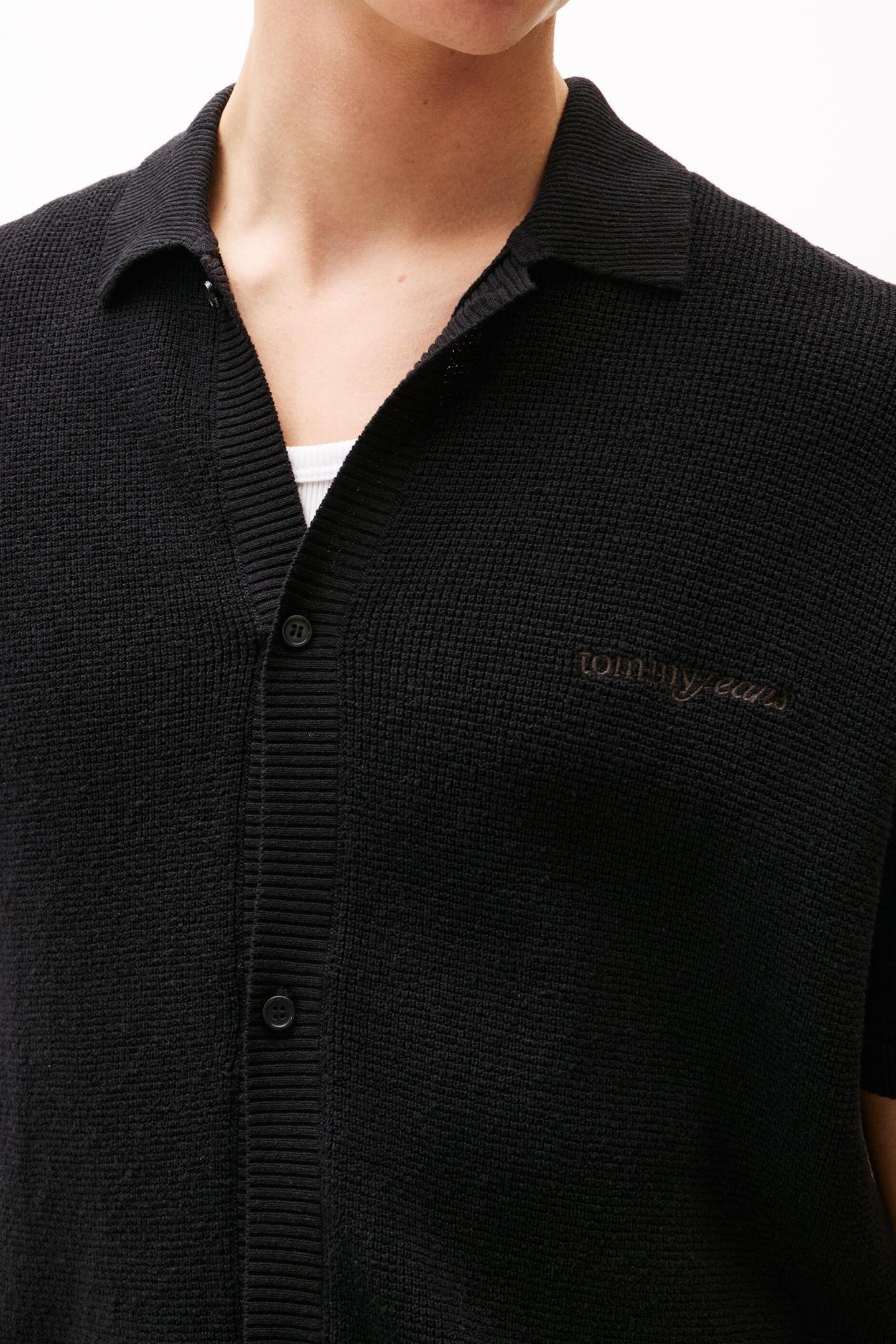 TJM 90S SCRIPT SS SWEATER BLACK 4