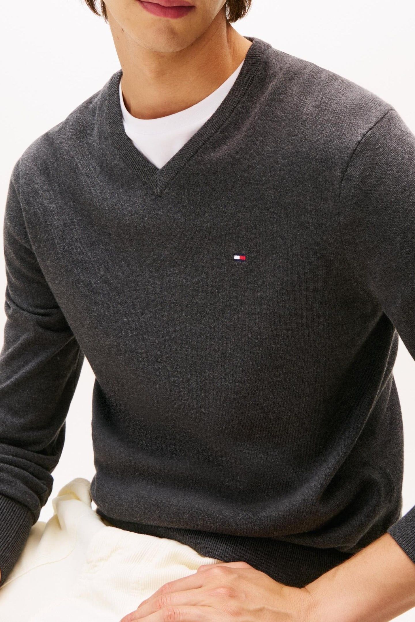 ESSENTIAL COTTON V NECK DARK GREY HEATHER 5