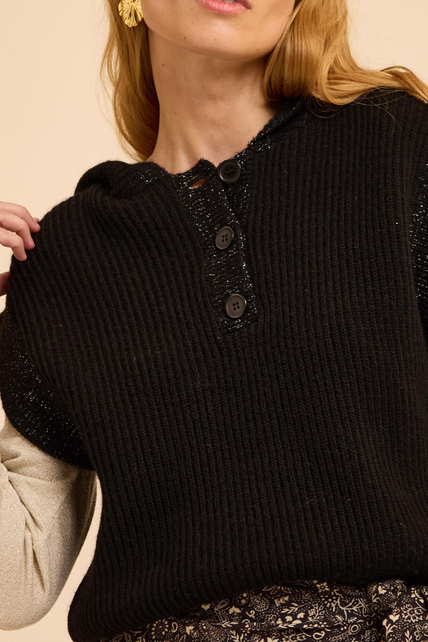 BLACK KNIT SLEEVELESS HOODIE 6