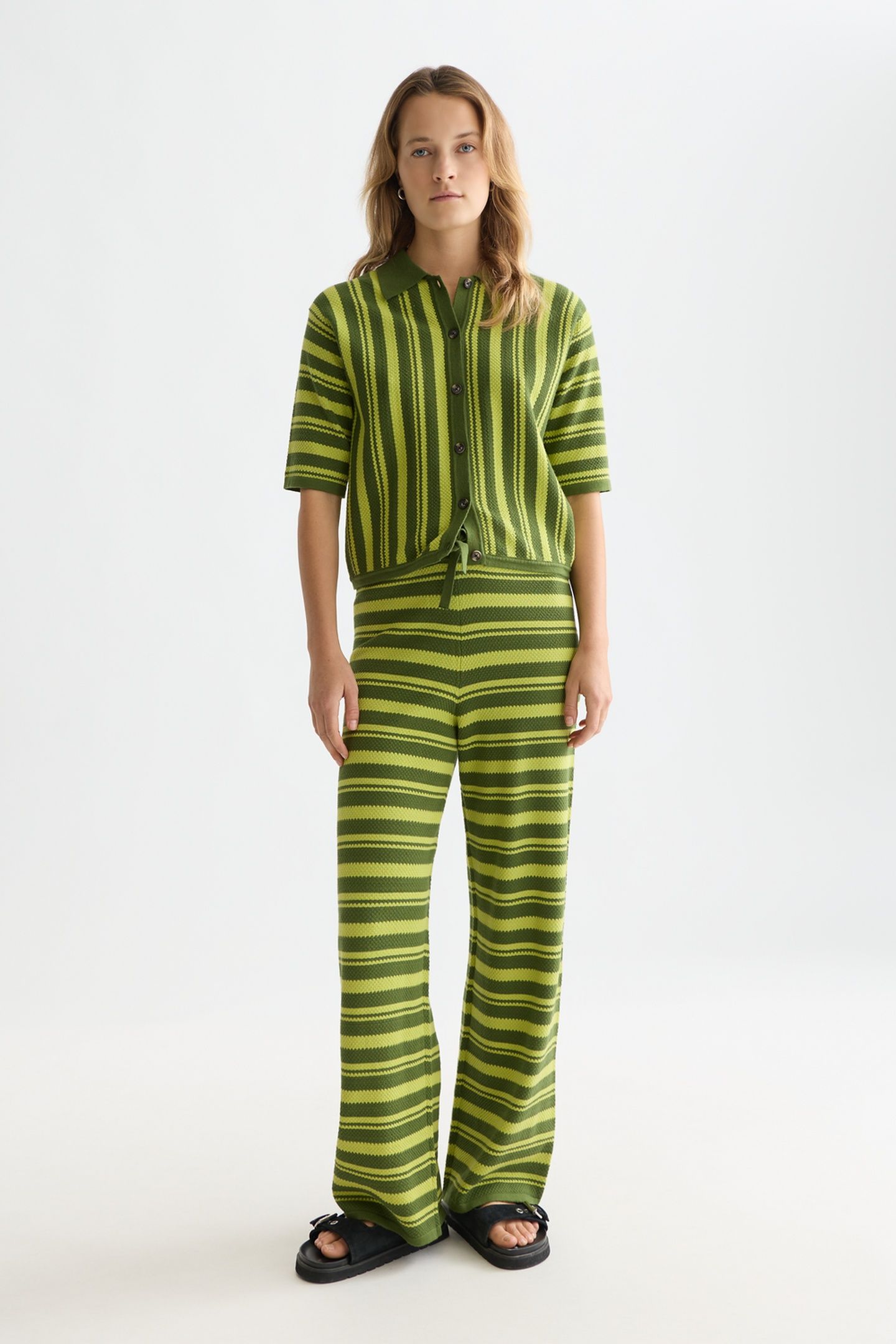TEXTURED VERTICAL STRIPE KNITTED TEE GARDEN GREEN 3