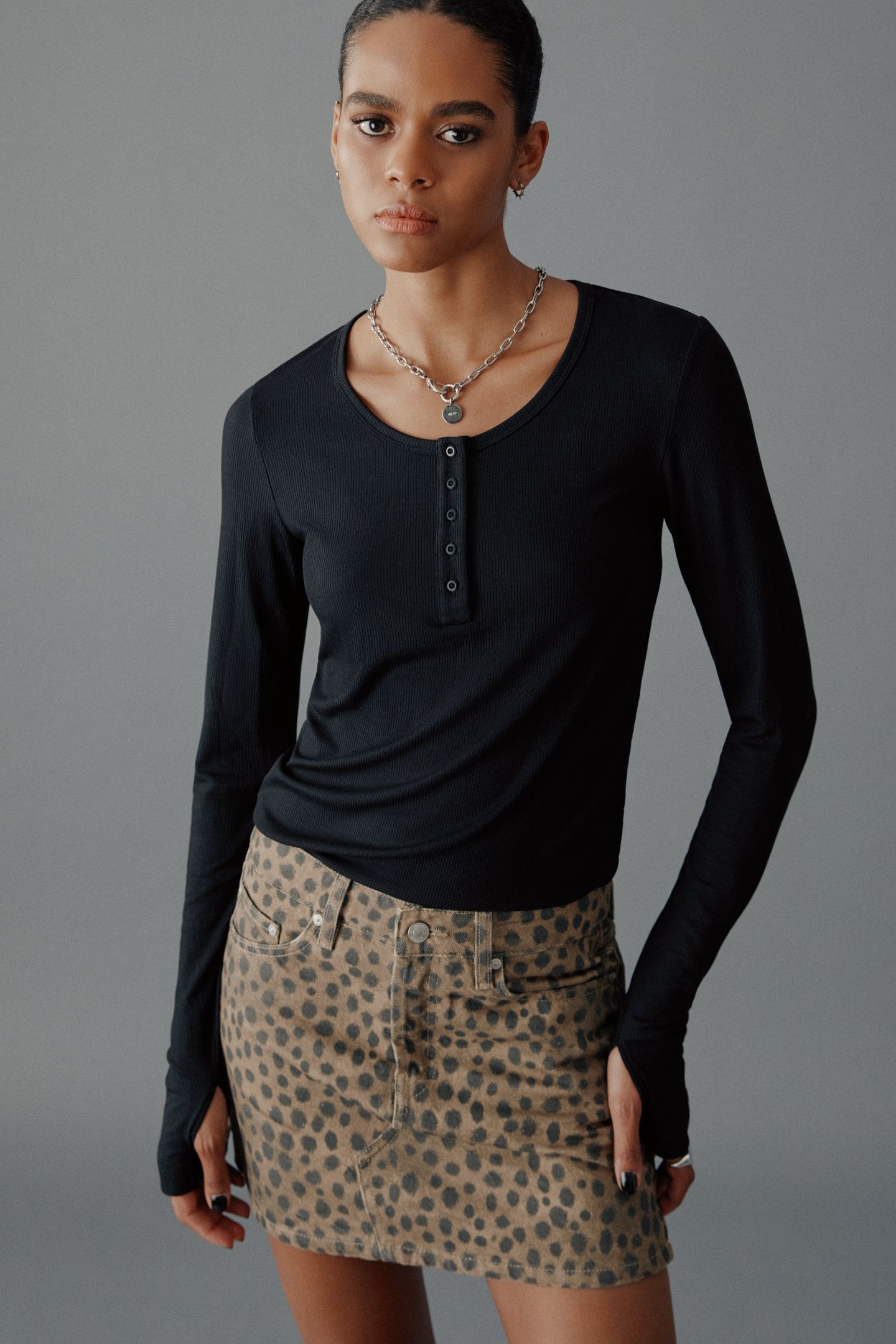 THE BLACK BUTTONED RIBBED LONGSLEEVE 2