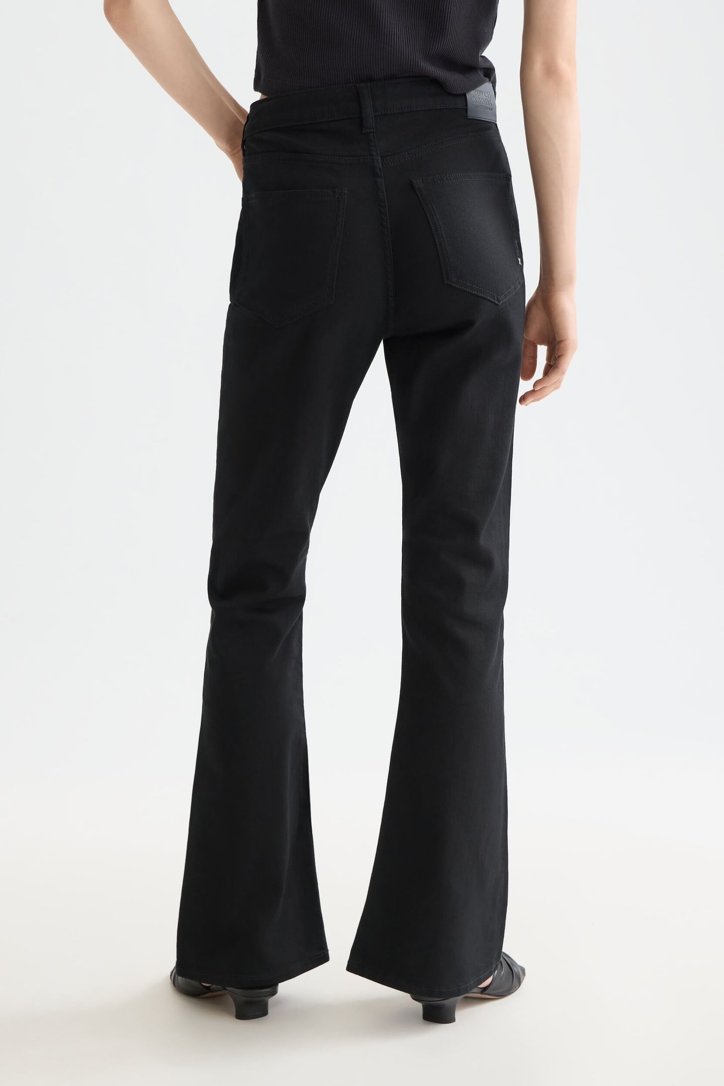 THE CHARM FLARED JEANS STAY BLACK 3