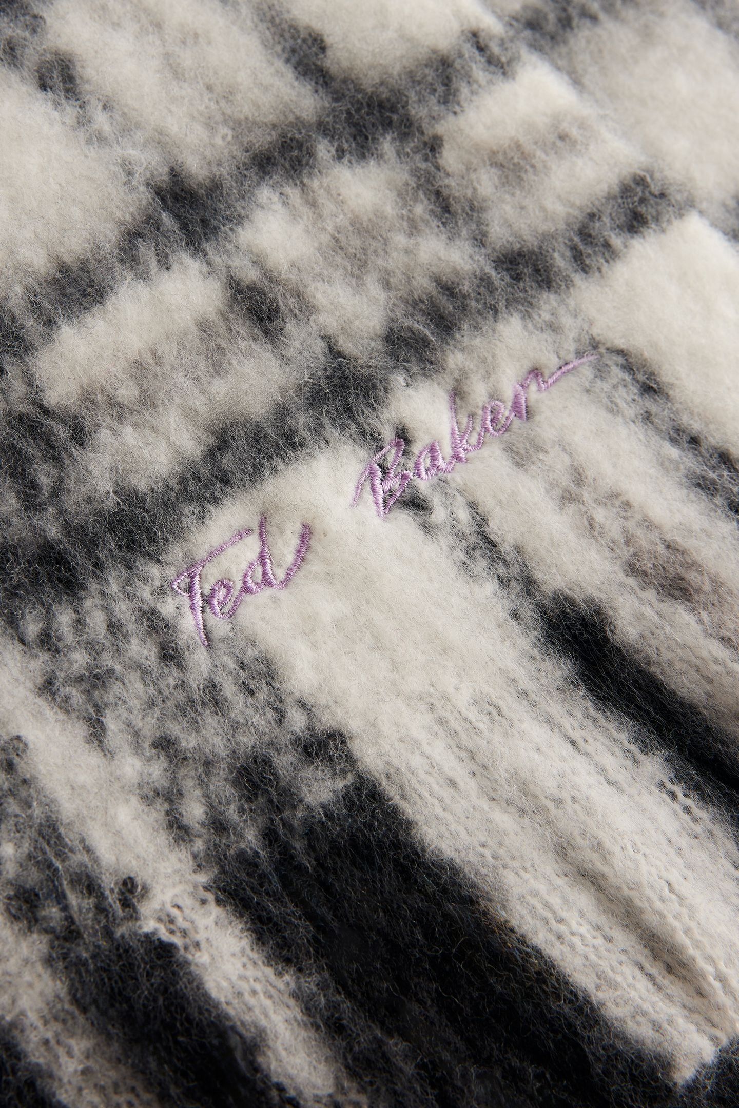 CHELLIS CHECKED WOVEN SCARF BLACK 2