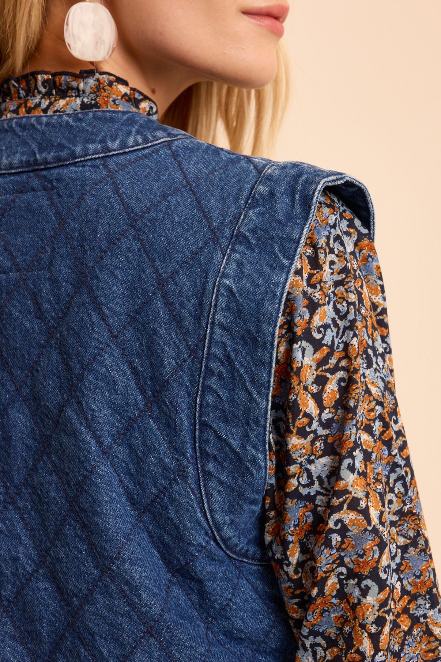 BLUE QUILTED DENIM SLEEVELESS JACKET 4