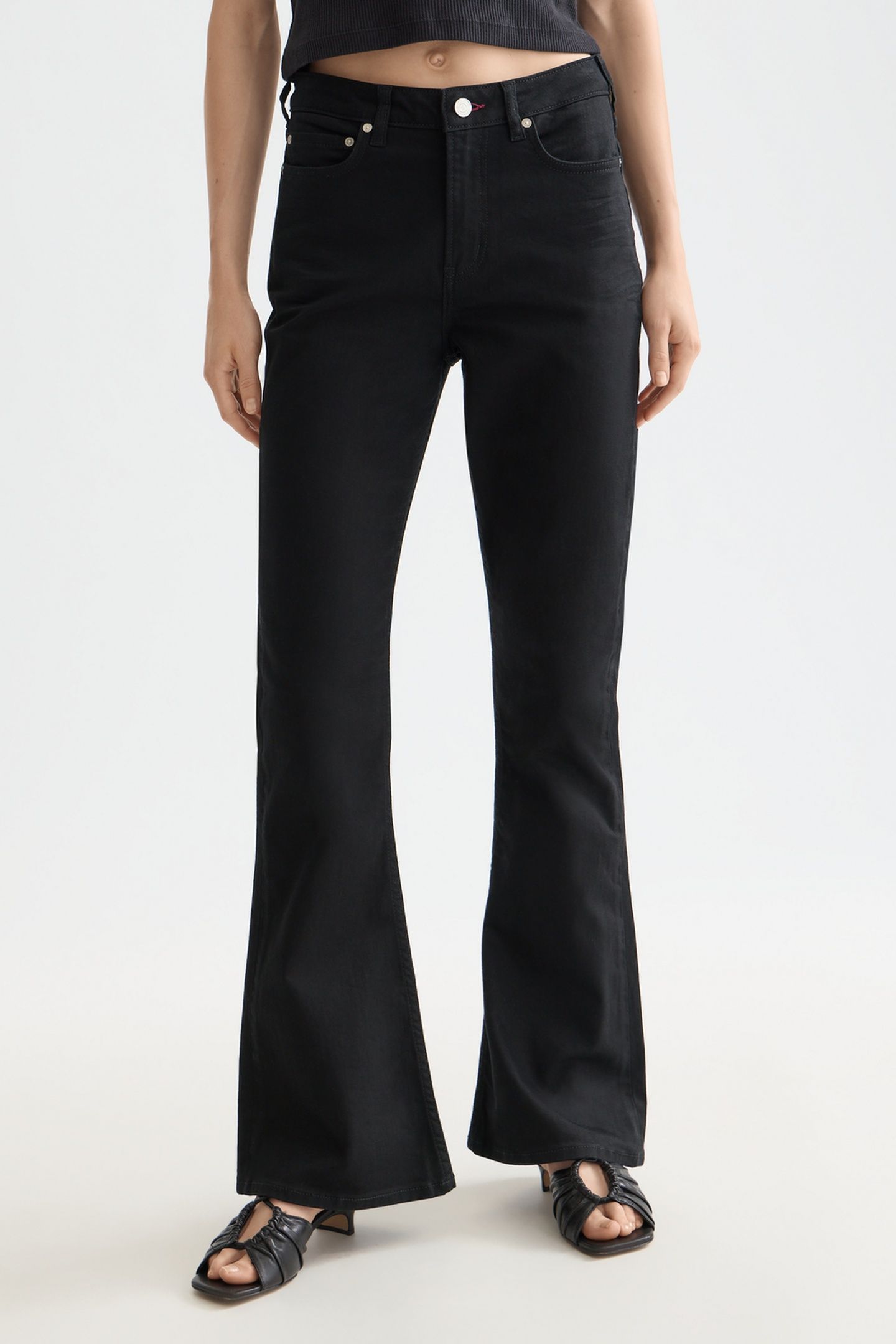 CORE THE CHARM FLARED JEANS STAY BLACK STAY 1