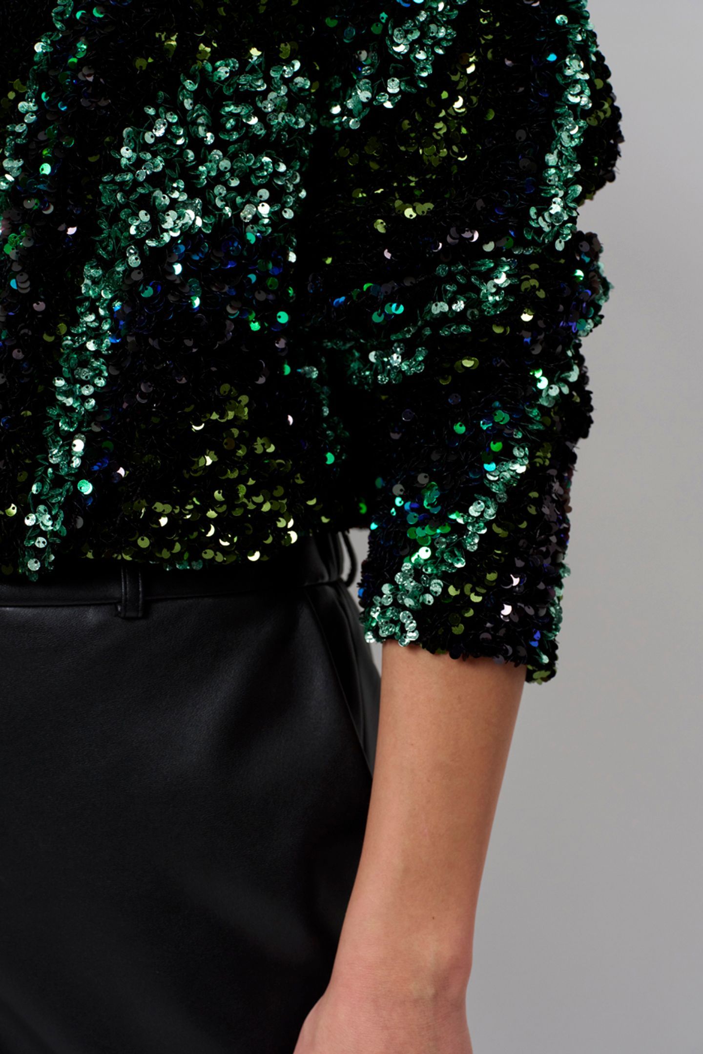 LIZY SEQUINS TOP BOTTLE GREEN 6