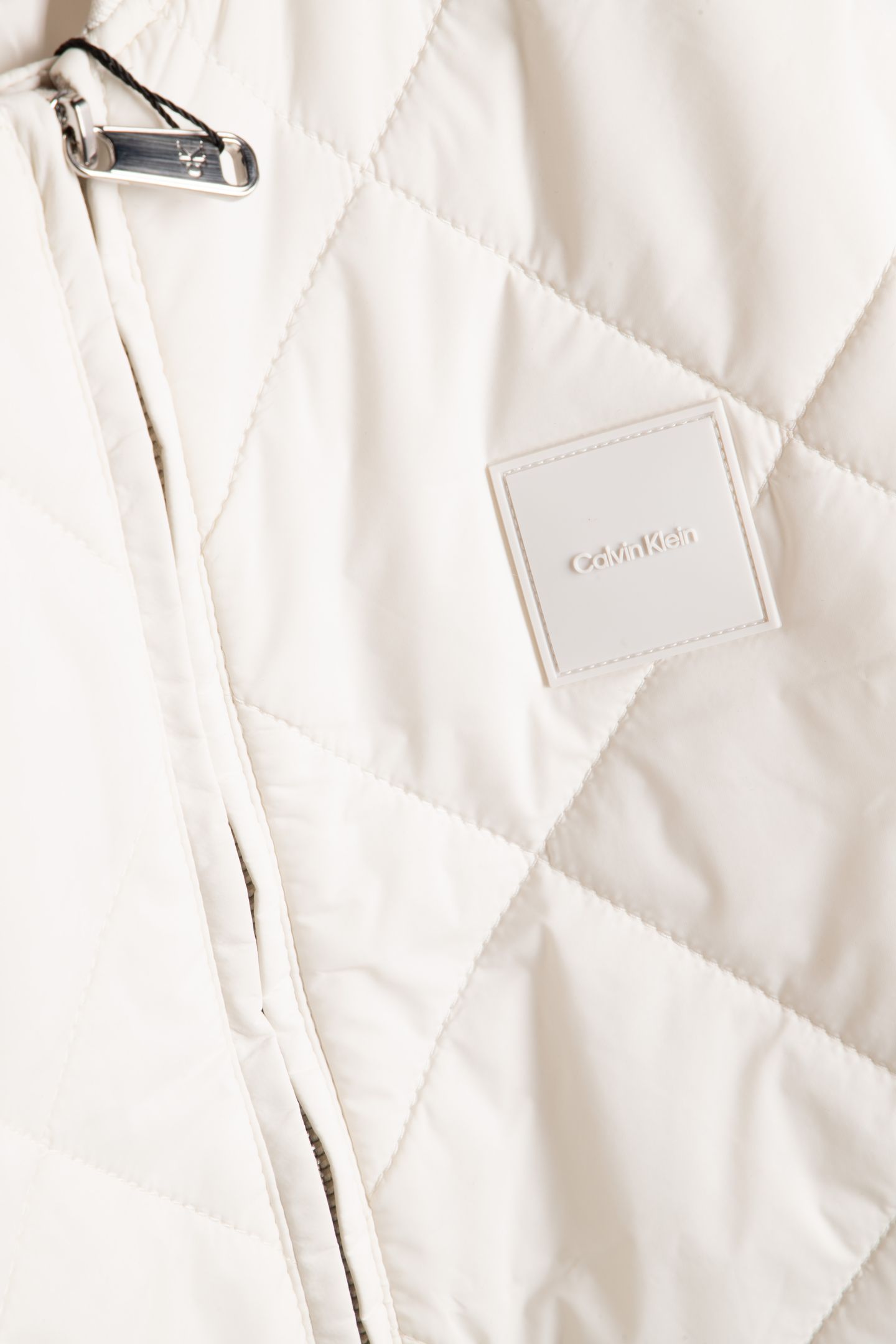 LIGHTWEIGHT QUILTED CHALK 4