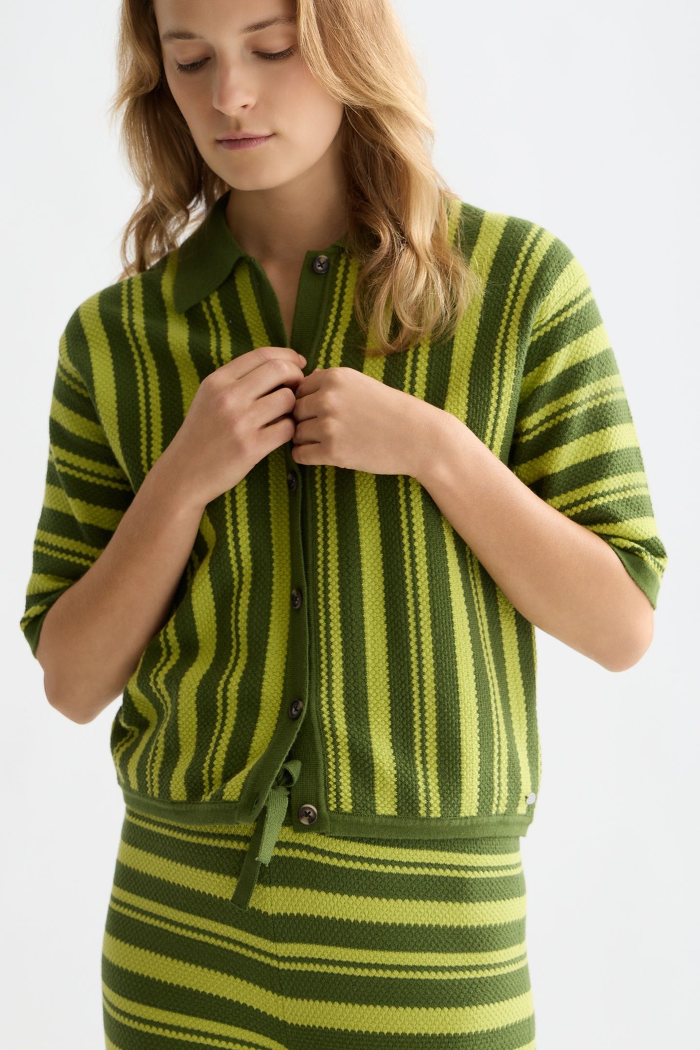 TEXTURED VERTICAL STRIPE KNITTED TEE GARDEN GREEN 6