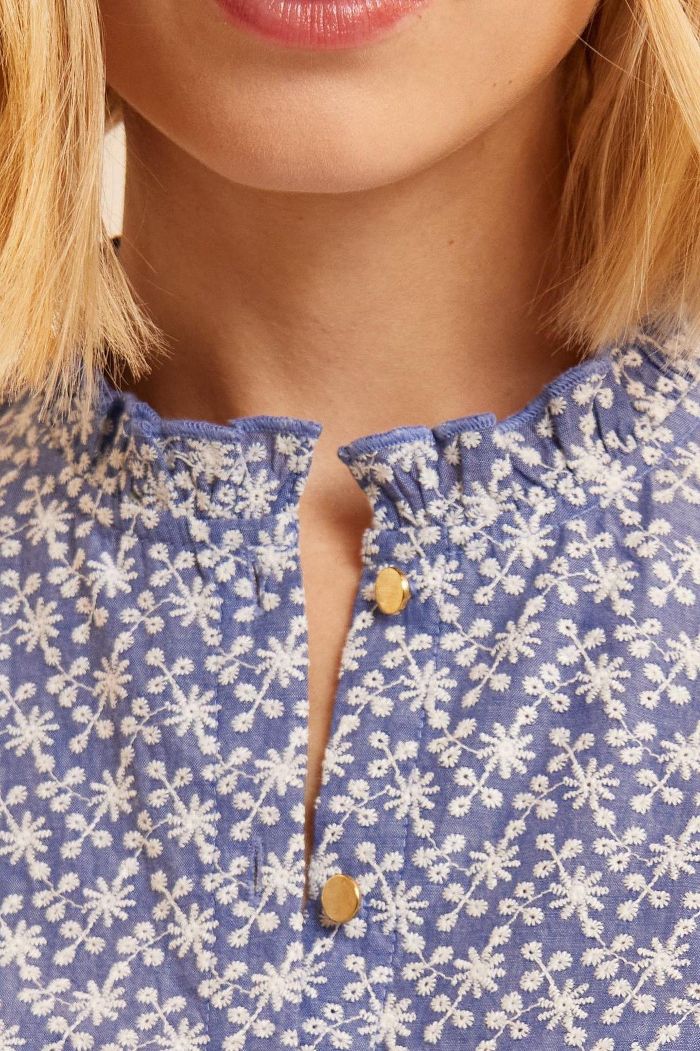 BLUE BLOUSE WITH ECRU EMBROIDERY 5